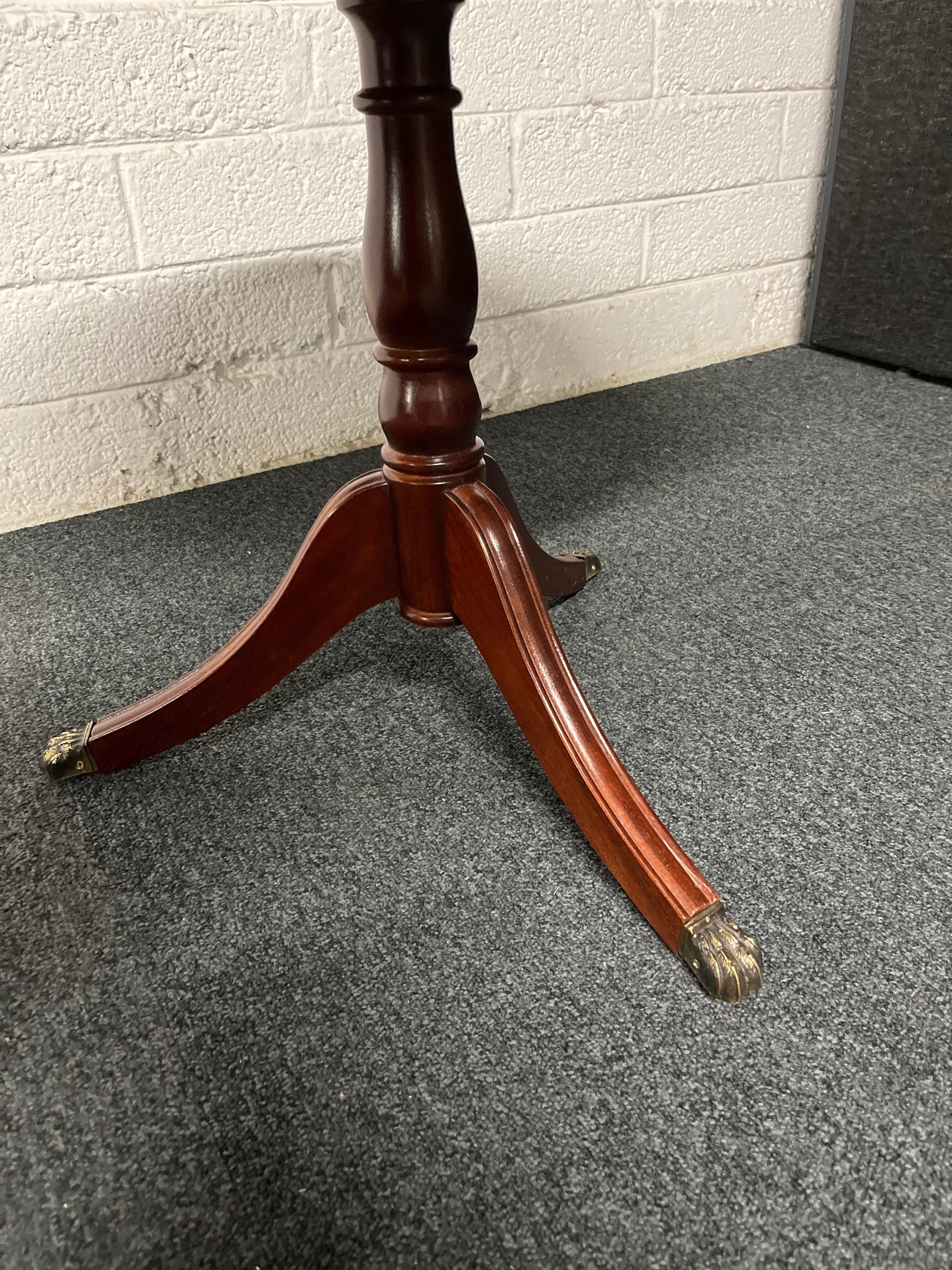 Oval low mahogany coffee table 1225