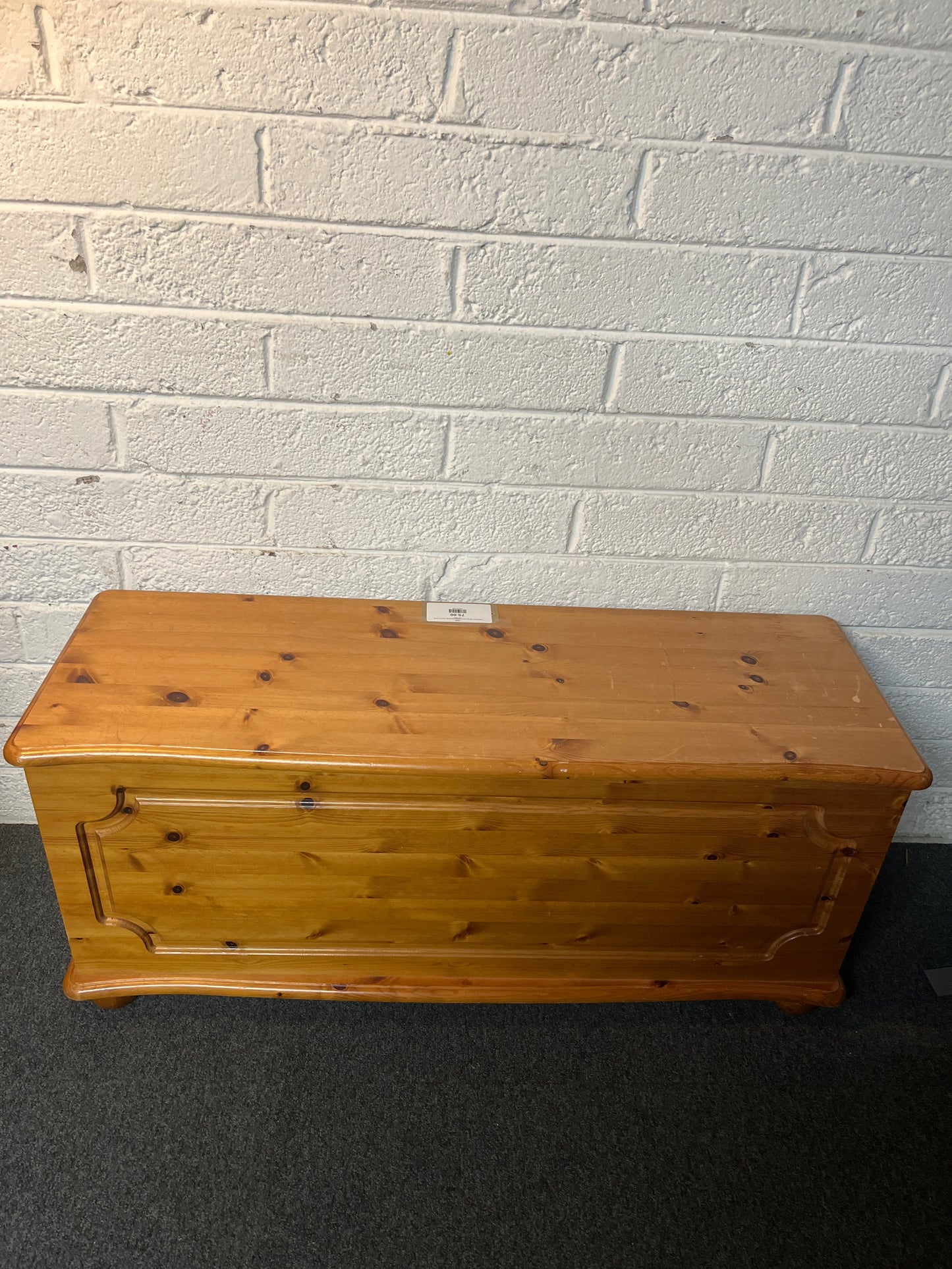 Solid pine slim top open blanket box (H 52 x W 117 x D 55 cm) 2225