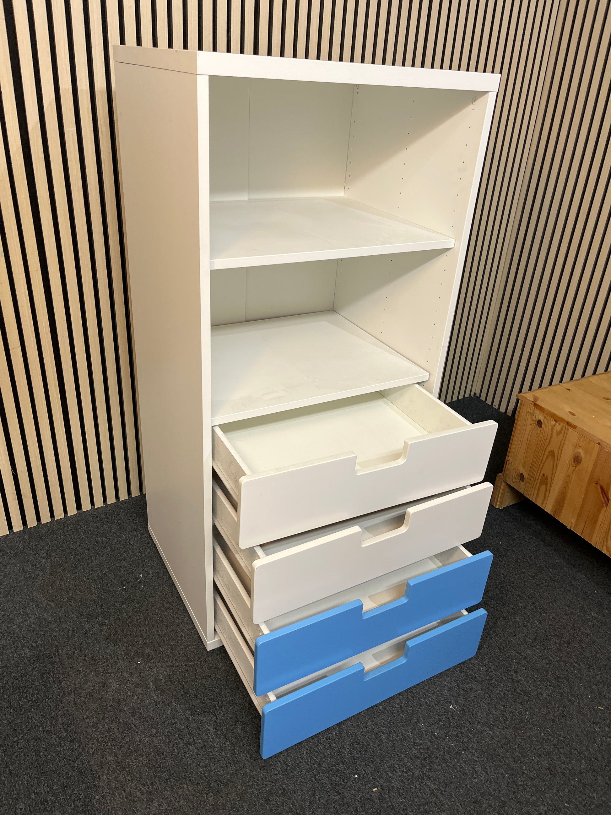 White and blue laminate 3 drawer + 2 shelf unit (H 130 x W 60 x D 49 cm) 2425