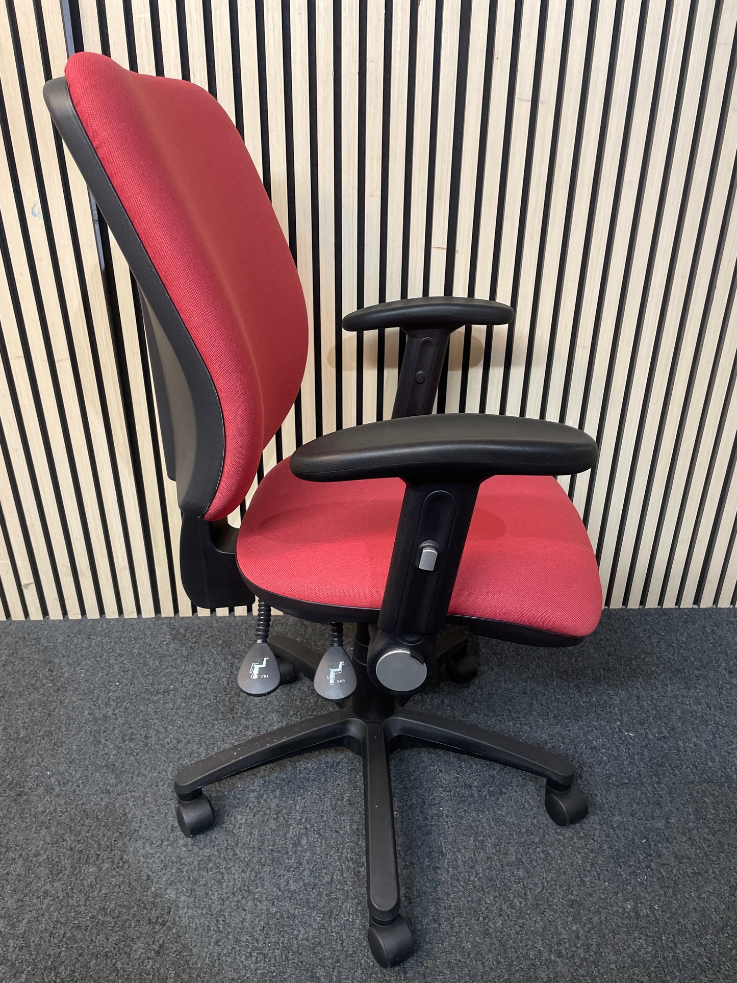 JOTA 2 lever High back swivel chair with height adjustable arms - PASTEL RED