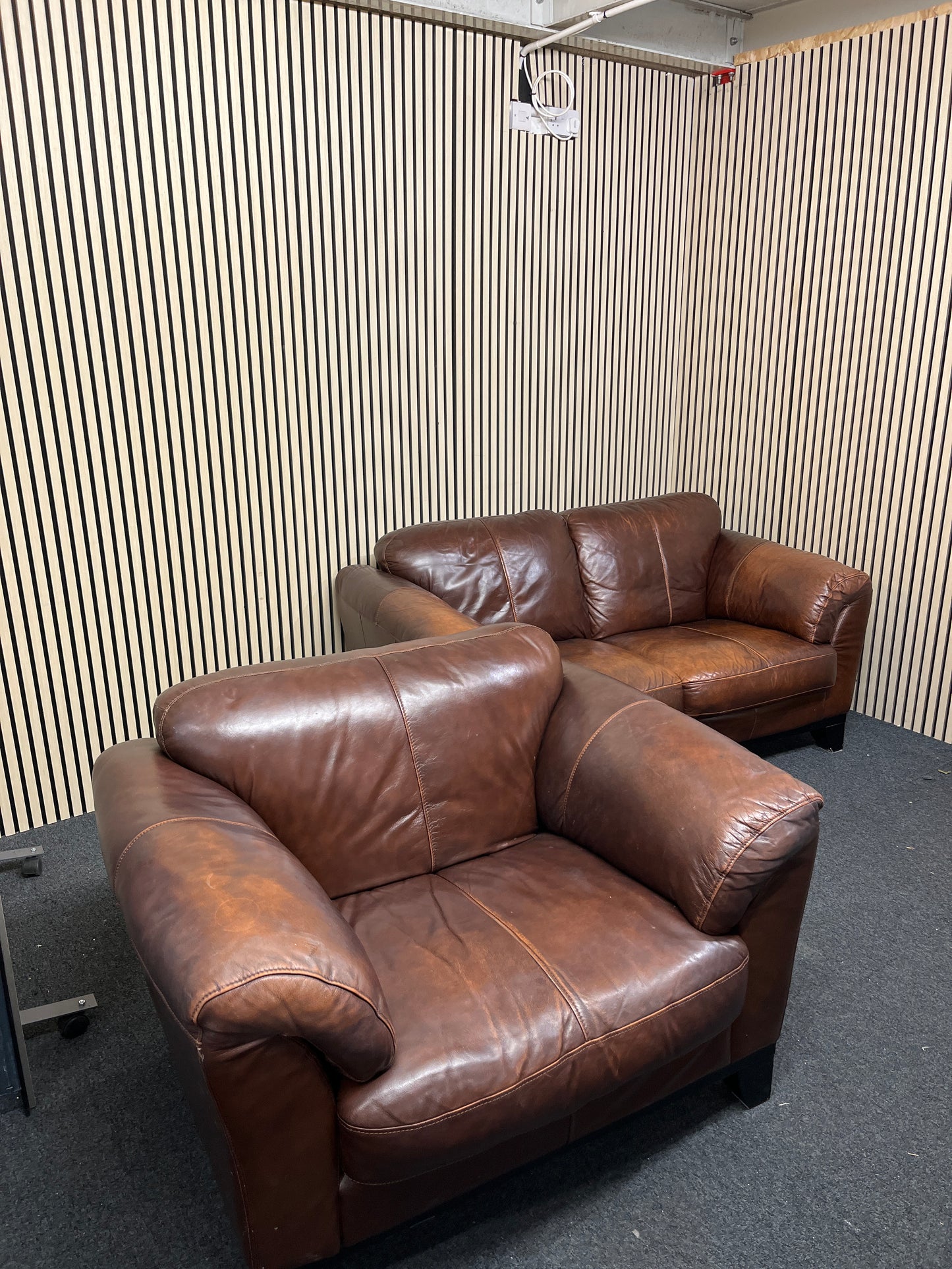 2+1 dark soft brown leather sofa suite (Widths 160, 120 cm respectively)  1425