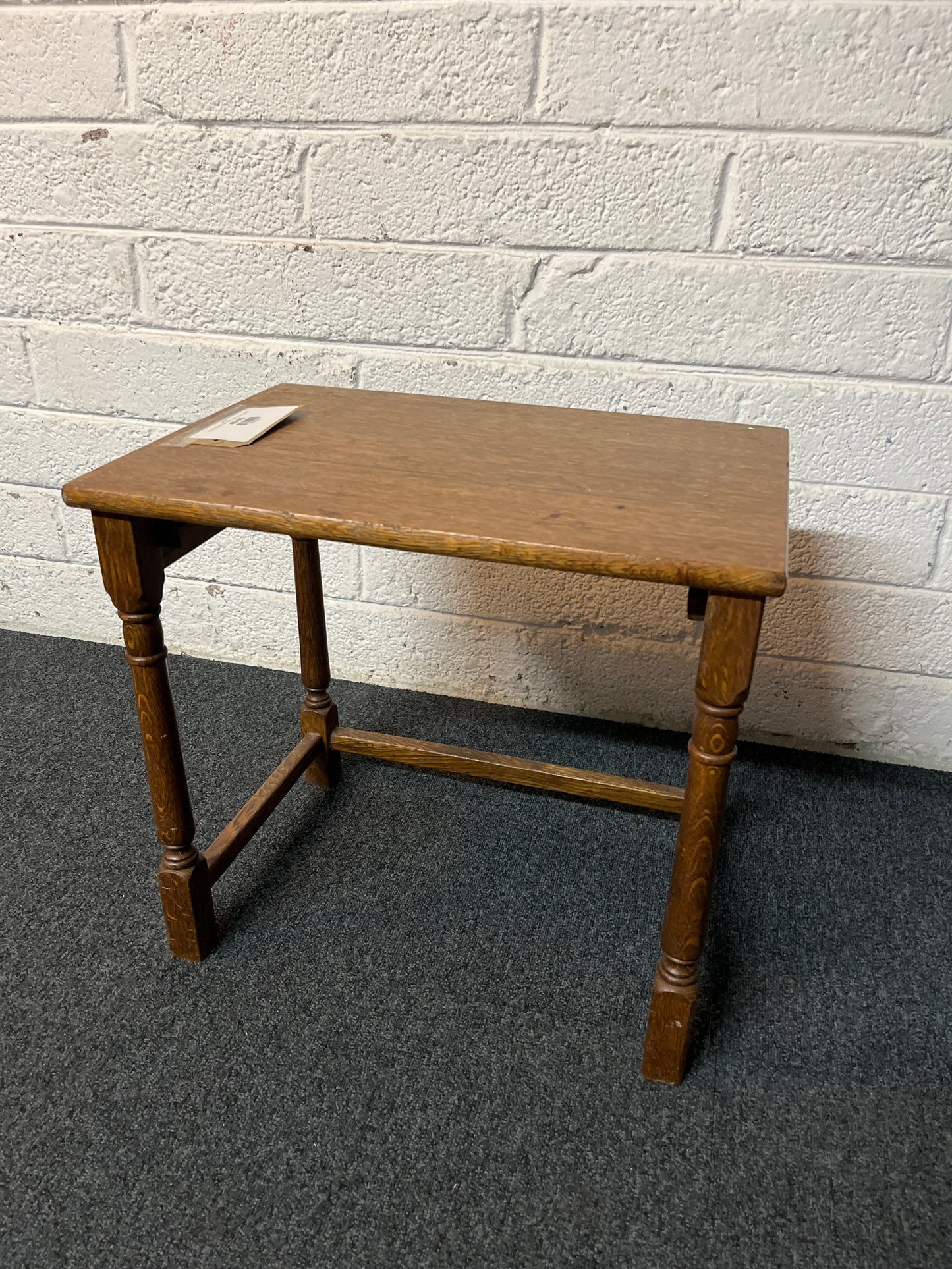 Stained oak lamp table (H 48  x W 50 x D 35 cm) 4625