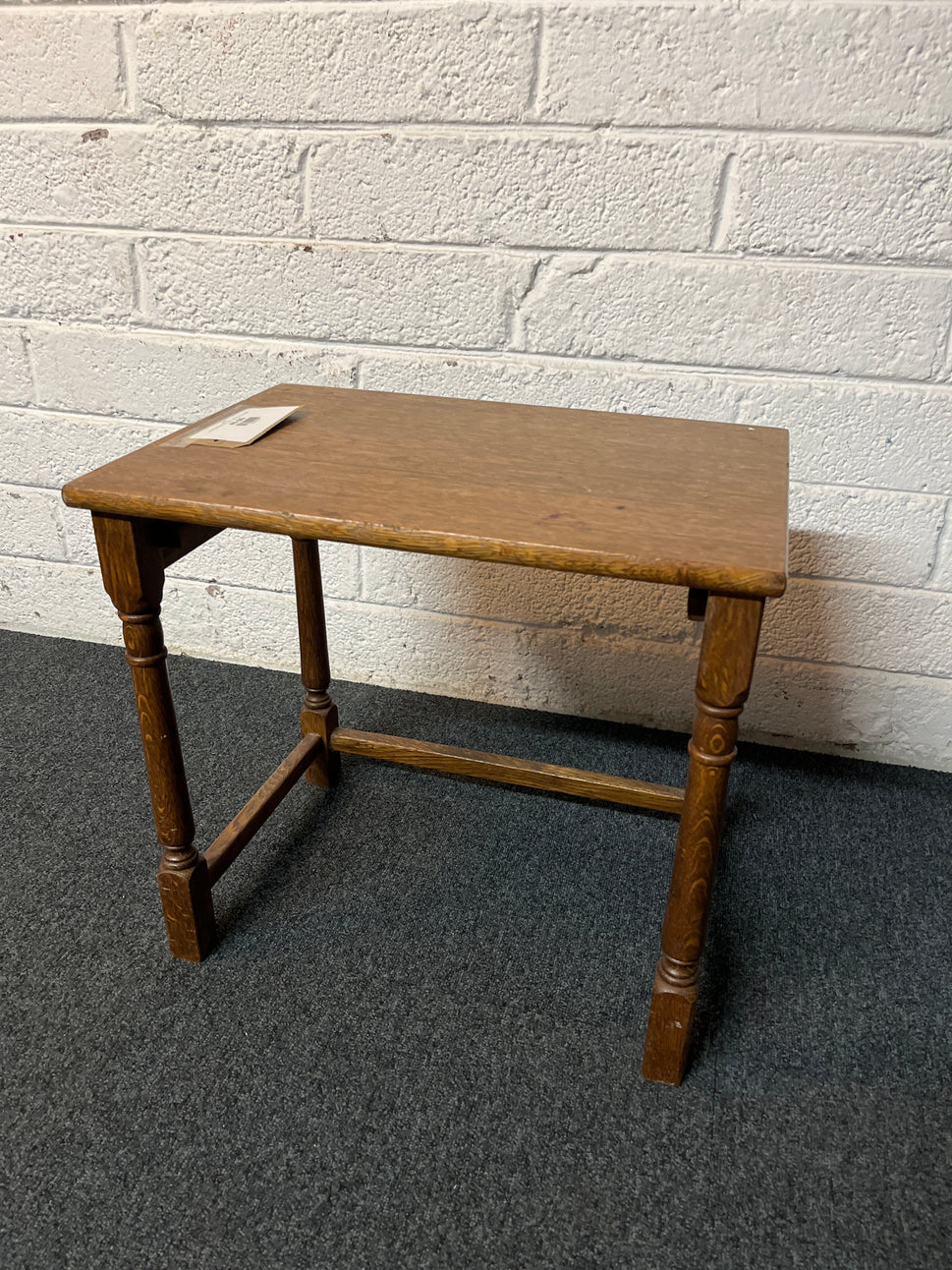 Stained oak lamp table (H 48  x W 50 x D 35 cm) 4625