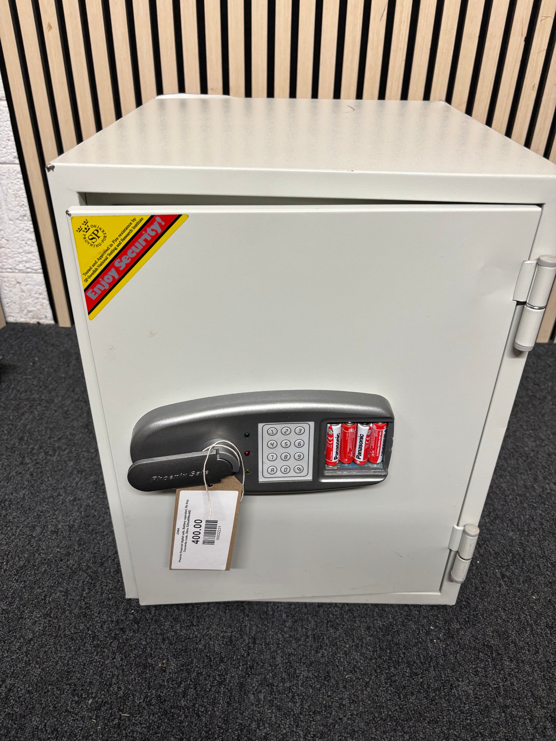Phoenix fireproof digital safe. Battery operated. No key. Overwrite code. Dims 52Hx40Wx44D