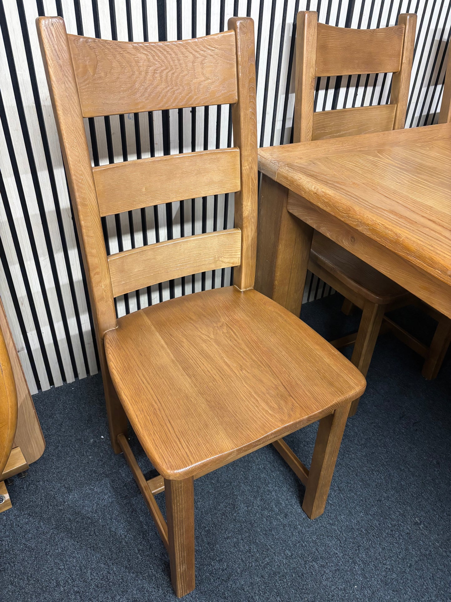 Square solid oak (150 x 150 cm) dining set with 6 chairs 43589