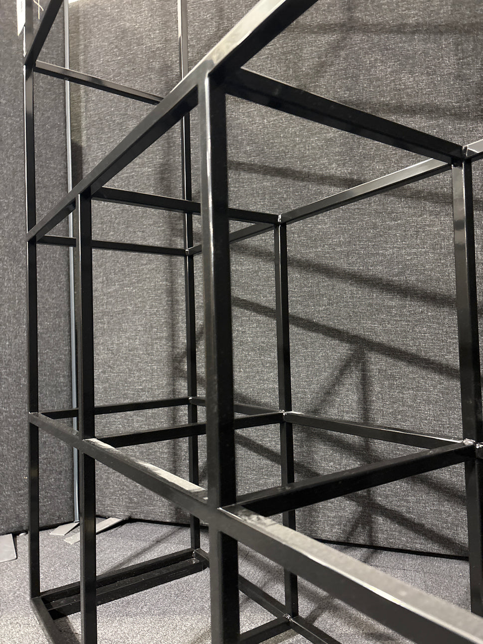 Flux modular shelving