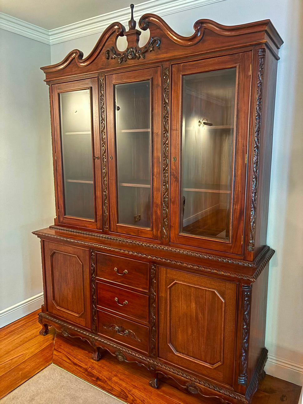 Ornate carved mahogany 3 glass door ornate display unit with base storage and drawers (H 254 x W 184 x D 55 cm) 43784