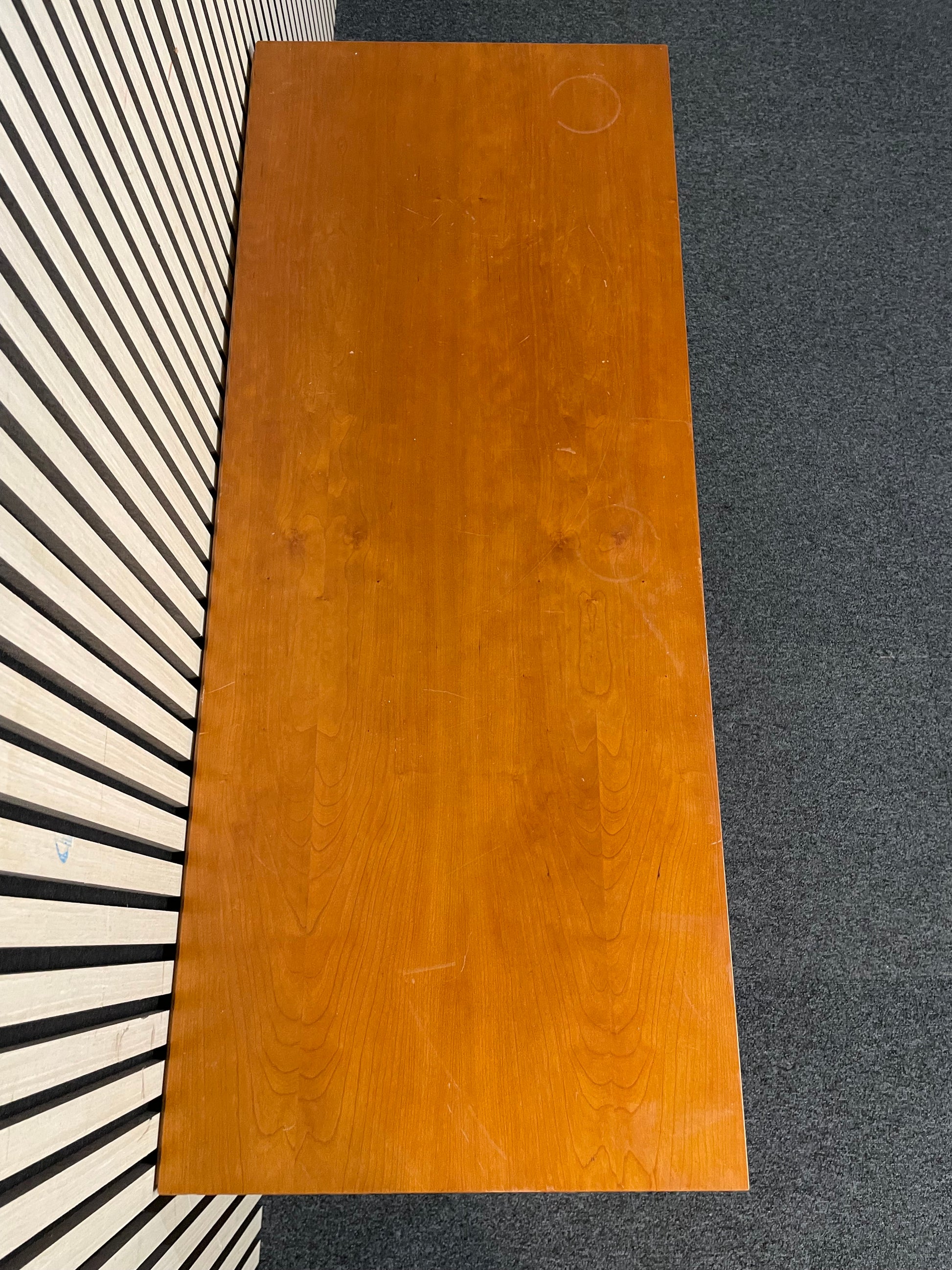 Cherry veneer low rectangular TV unit on castors (H 57 x W 122 x D 48 cm) 4225