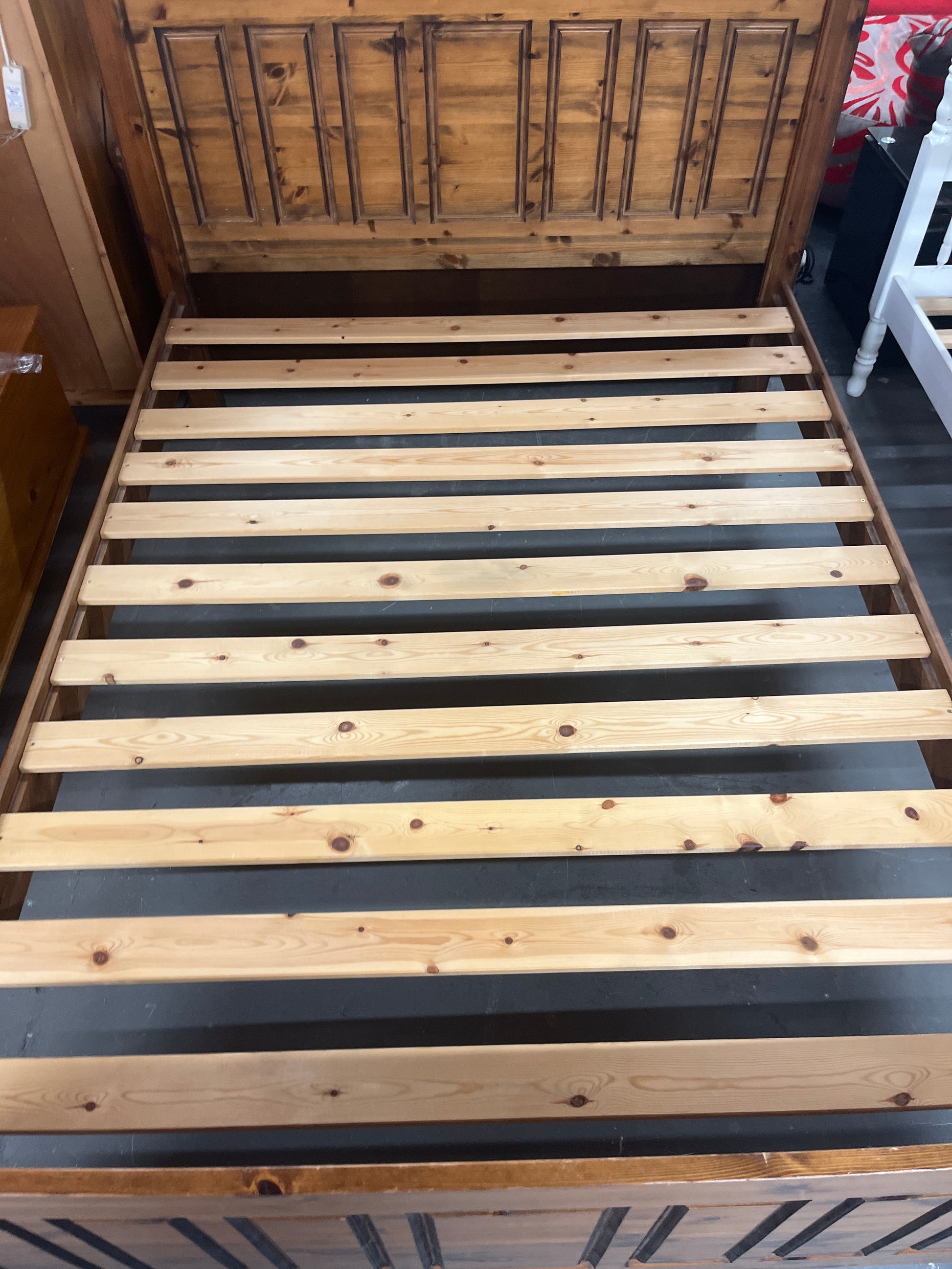 5ft high end solid pine stained bed frame 1325