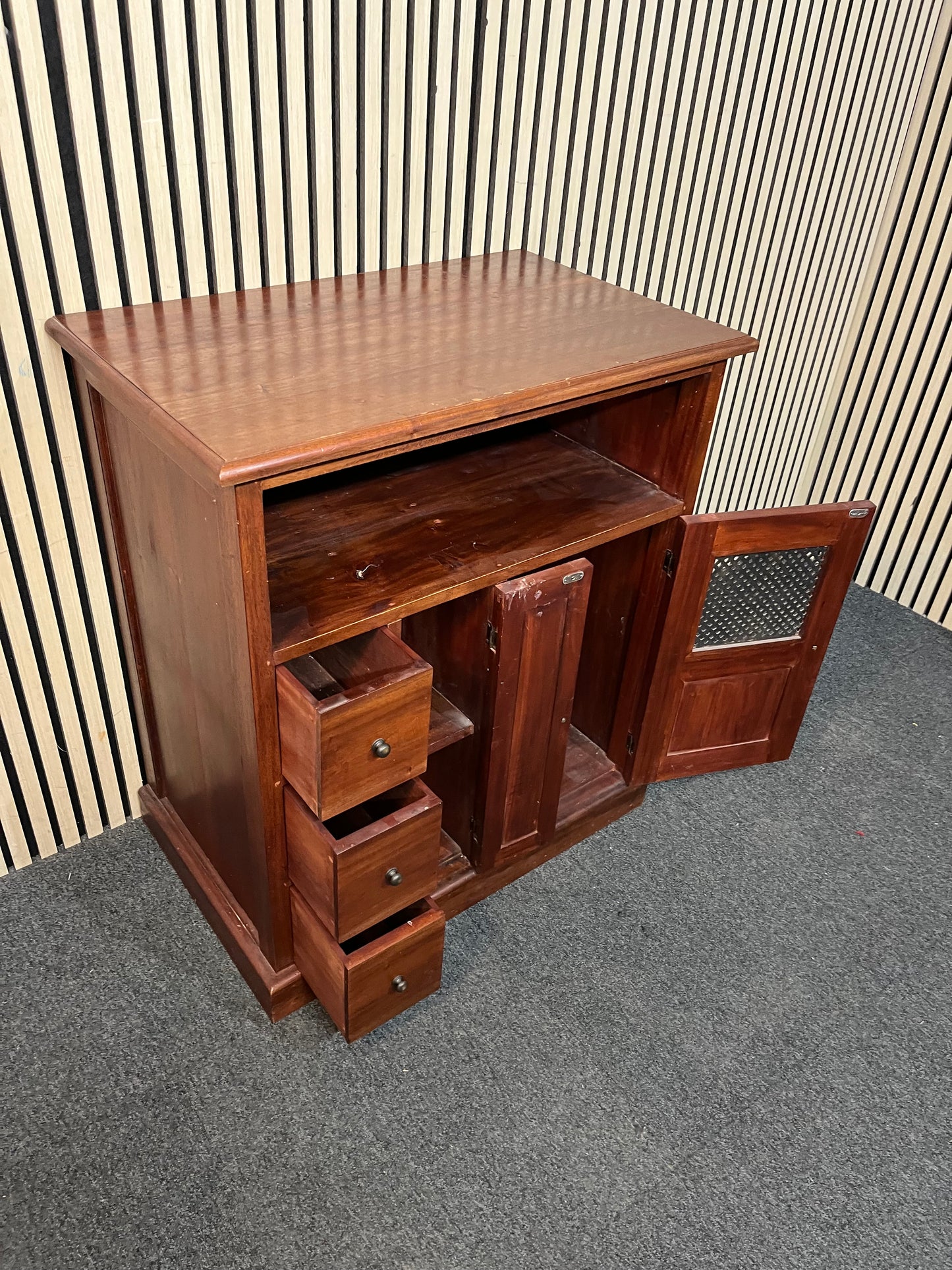 Solid teak stained 2 door 3 drawer ornate sideboard unit with metal lattice detail (H 90 x W 80 x D 50 cm) 3126