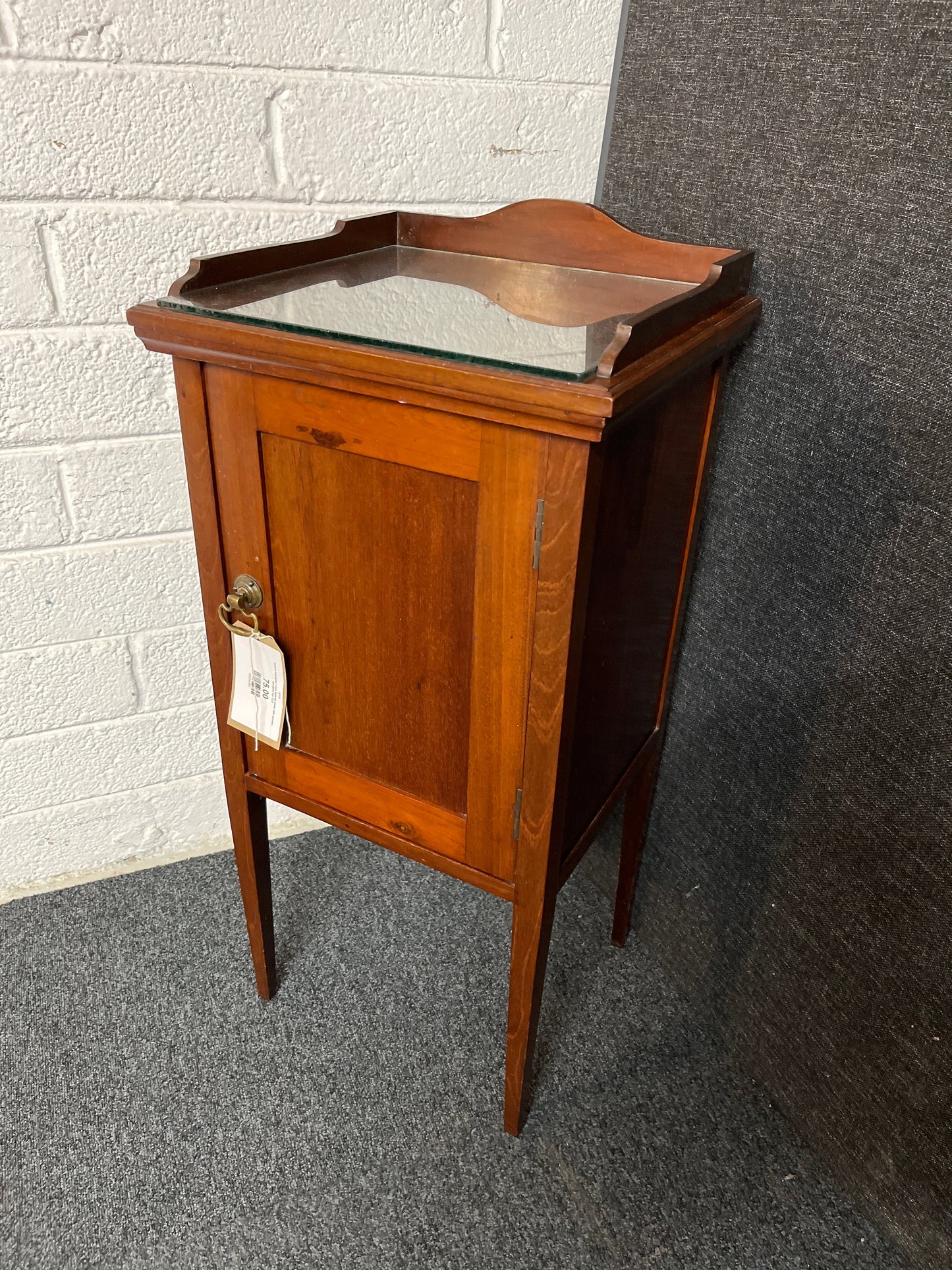 Antique mahogany 1 door bedside locker with upstand and glass top 1225