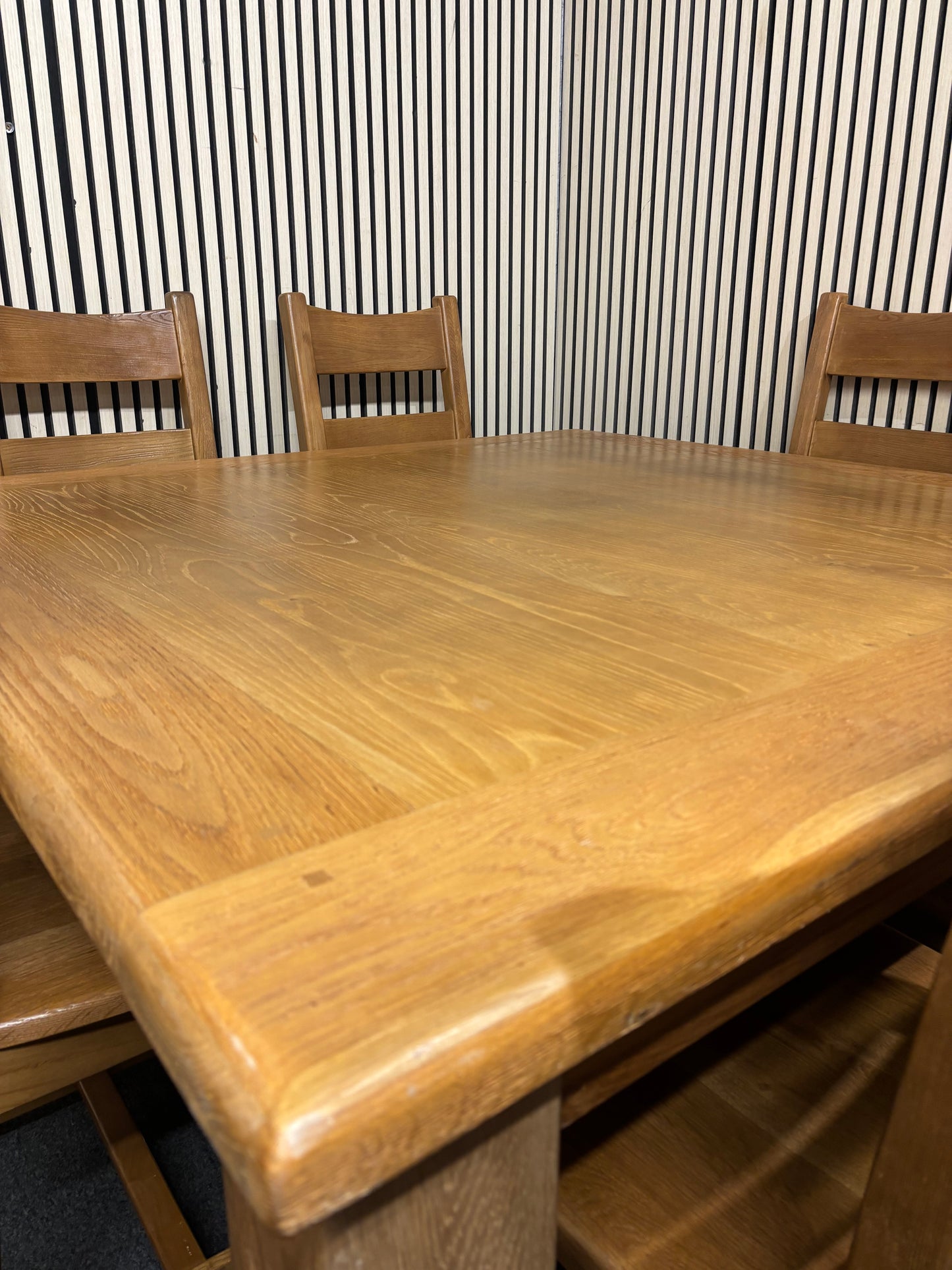 Square solid oak (150 x 150 cm) dining set with 6 chairs 43589
