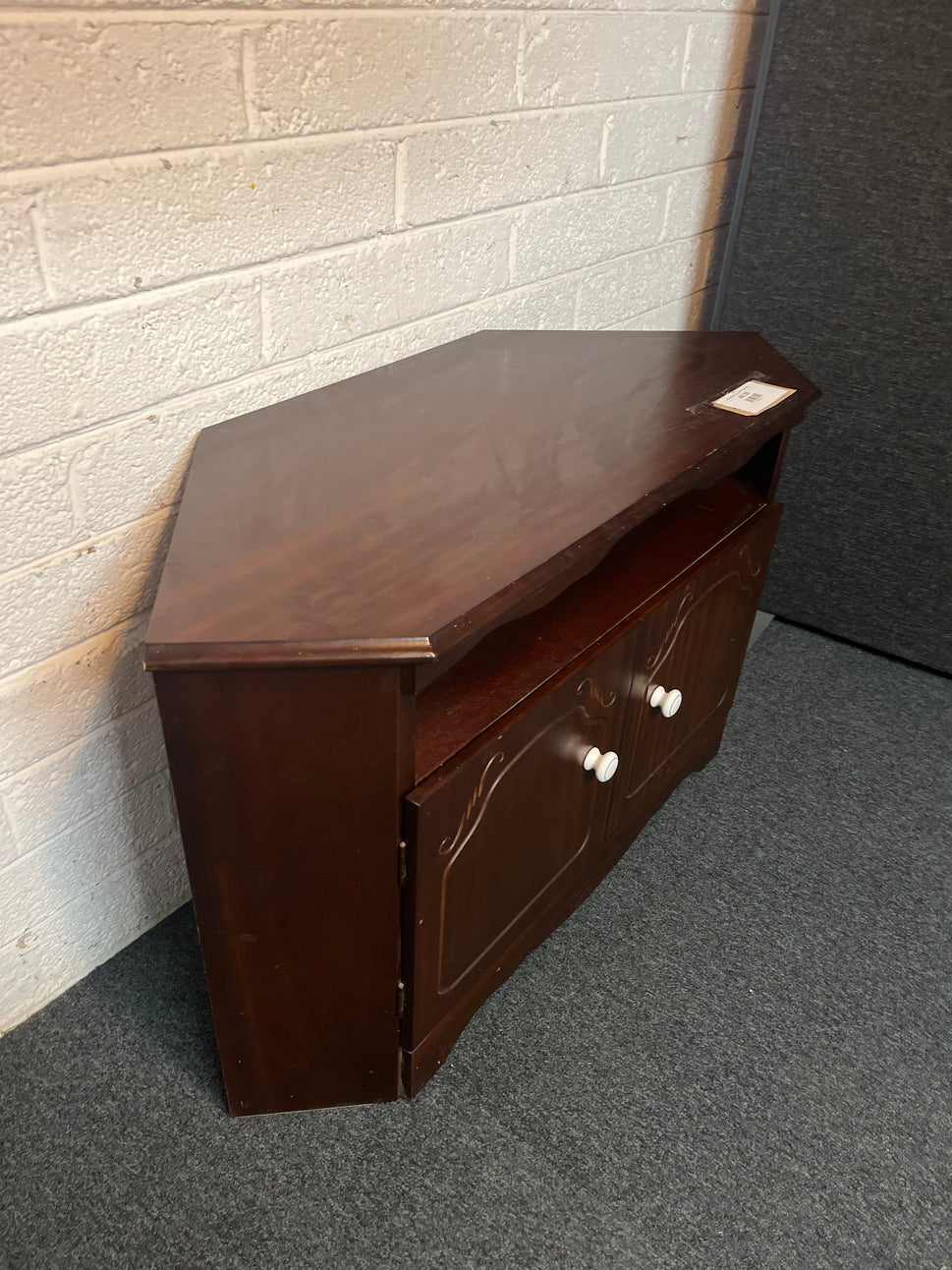 Low mahogany 2 door corner TV unit  2225