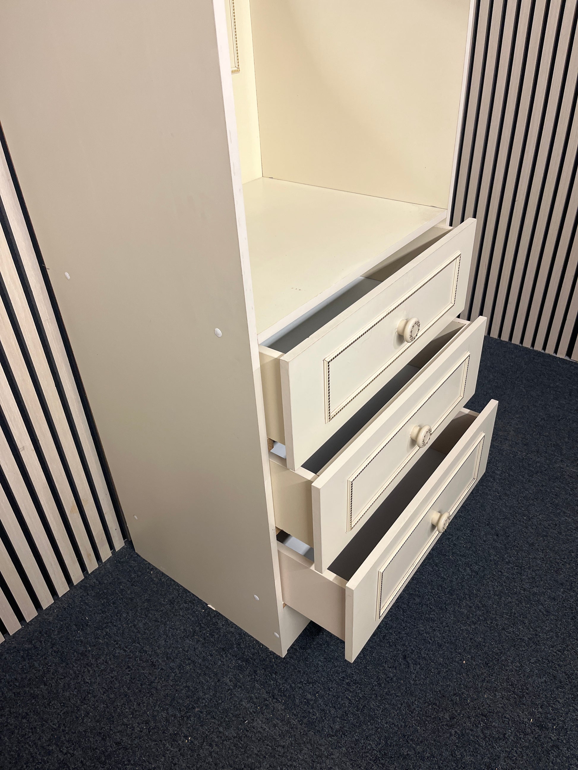 Tall white laminate 3 drawer top open bedroom dresser (H 83 x W 59 x D 43 cm) 2425