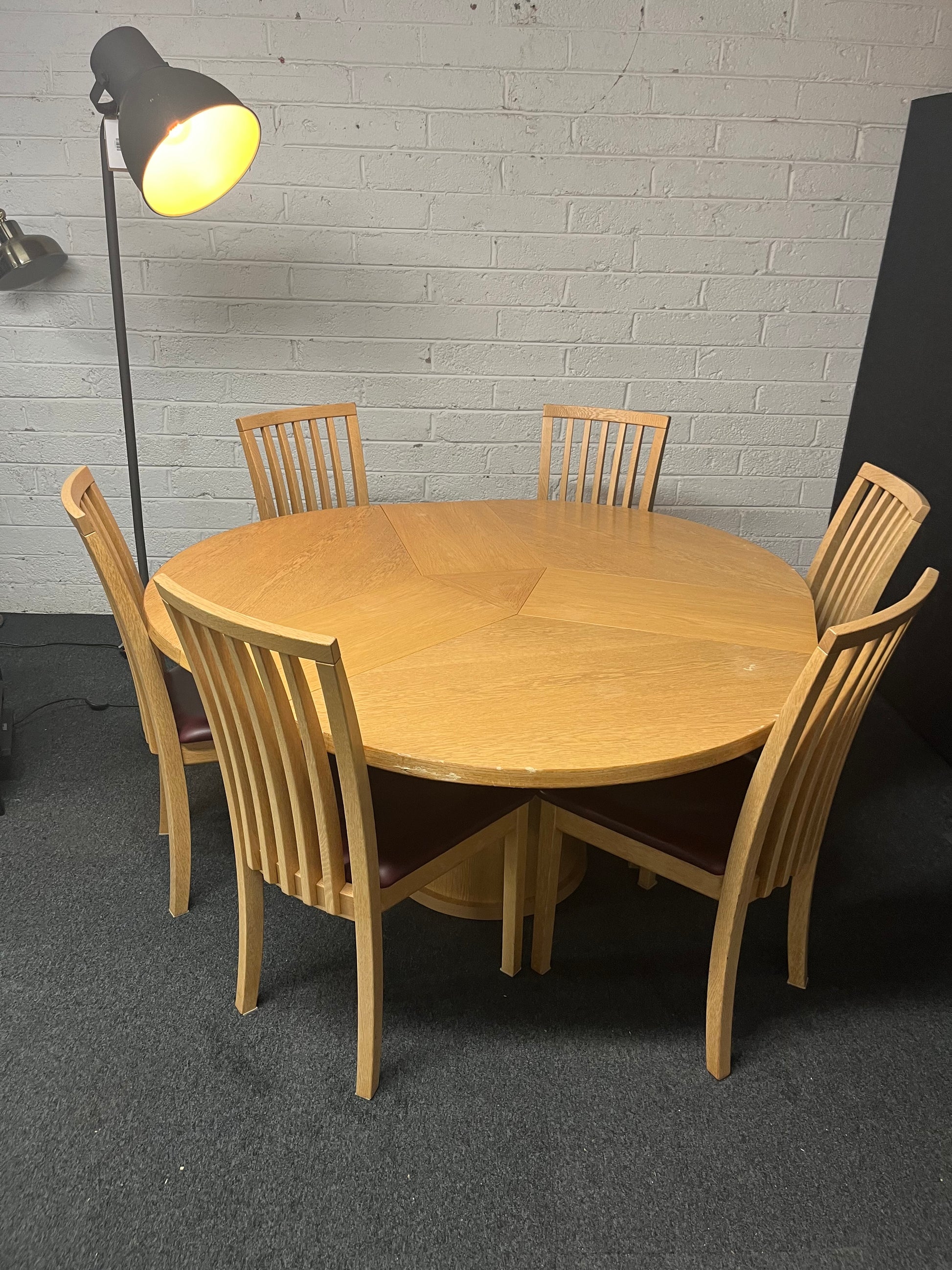 Extendable oak dining table (120 cm diameter unextended - 140 cm each side extended) with 6 matching oak dining chairs with red leather seats (made in denmark by Scovby) 3225