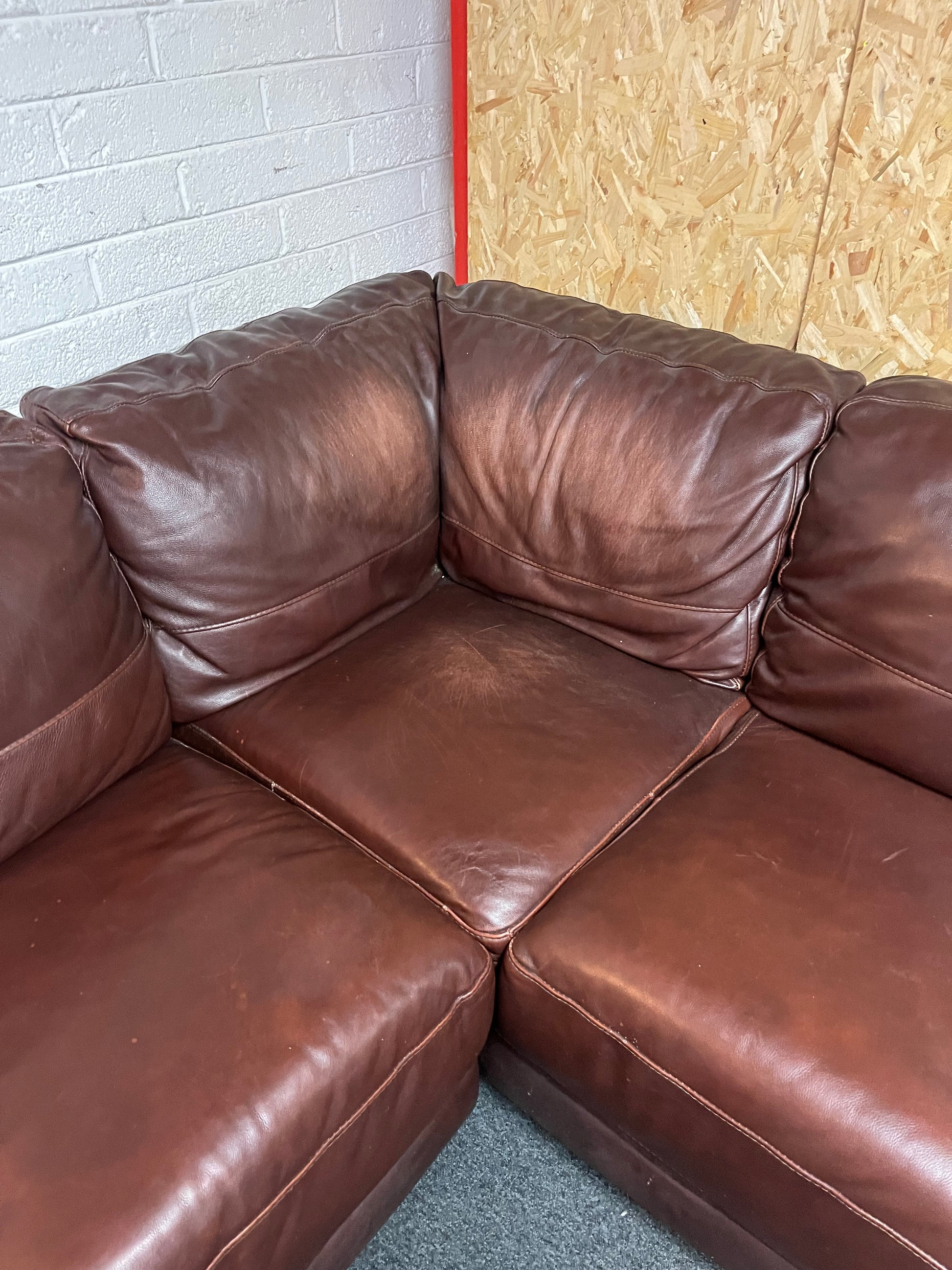 Large corner brown leather suite 1325