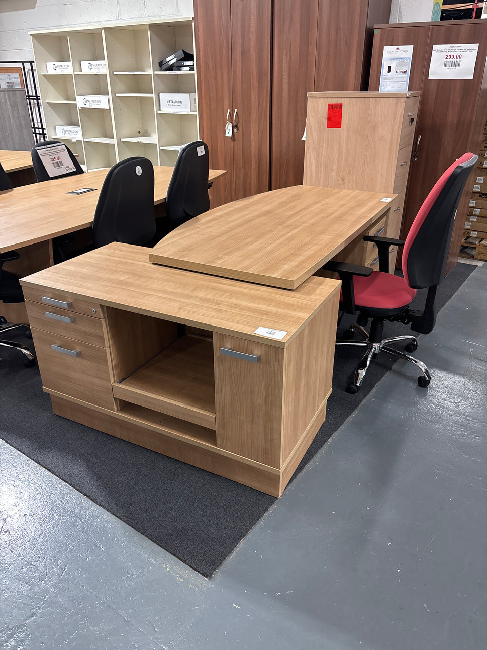 Executive Managers Desk With Matching Pedestal & Storage Unit