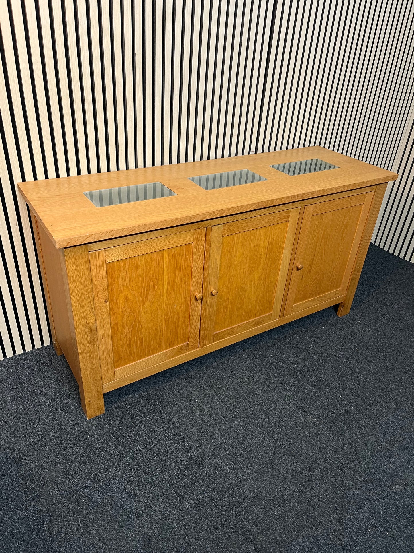 Solid oak large 3 door sideboard with protective glass top (H 78 x W 150 x D 50 cm) 1425
