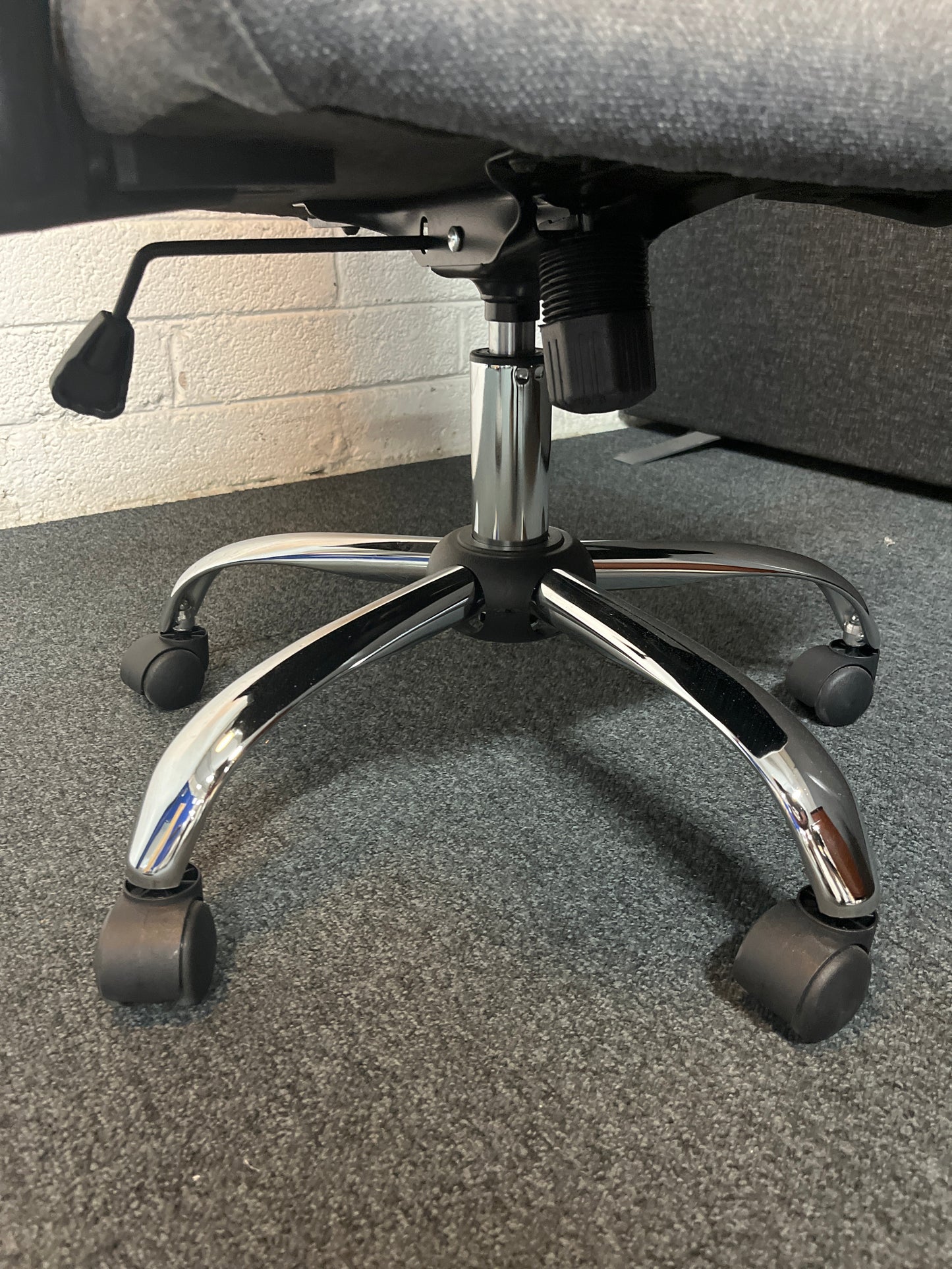 Chord high back operators chair with mesh back and headrest - grey