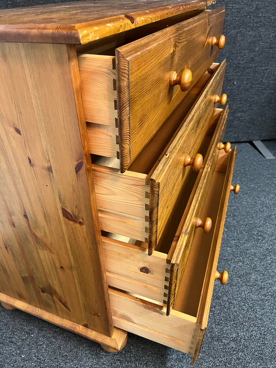 Solid pine 4 drawer chest of drawers (H 78 x W 44 x D 43 cm)  2225