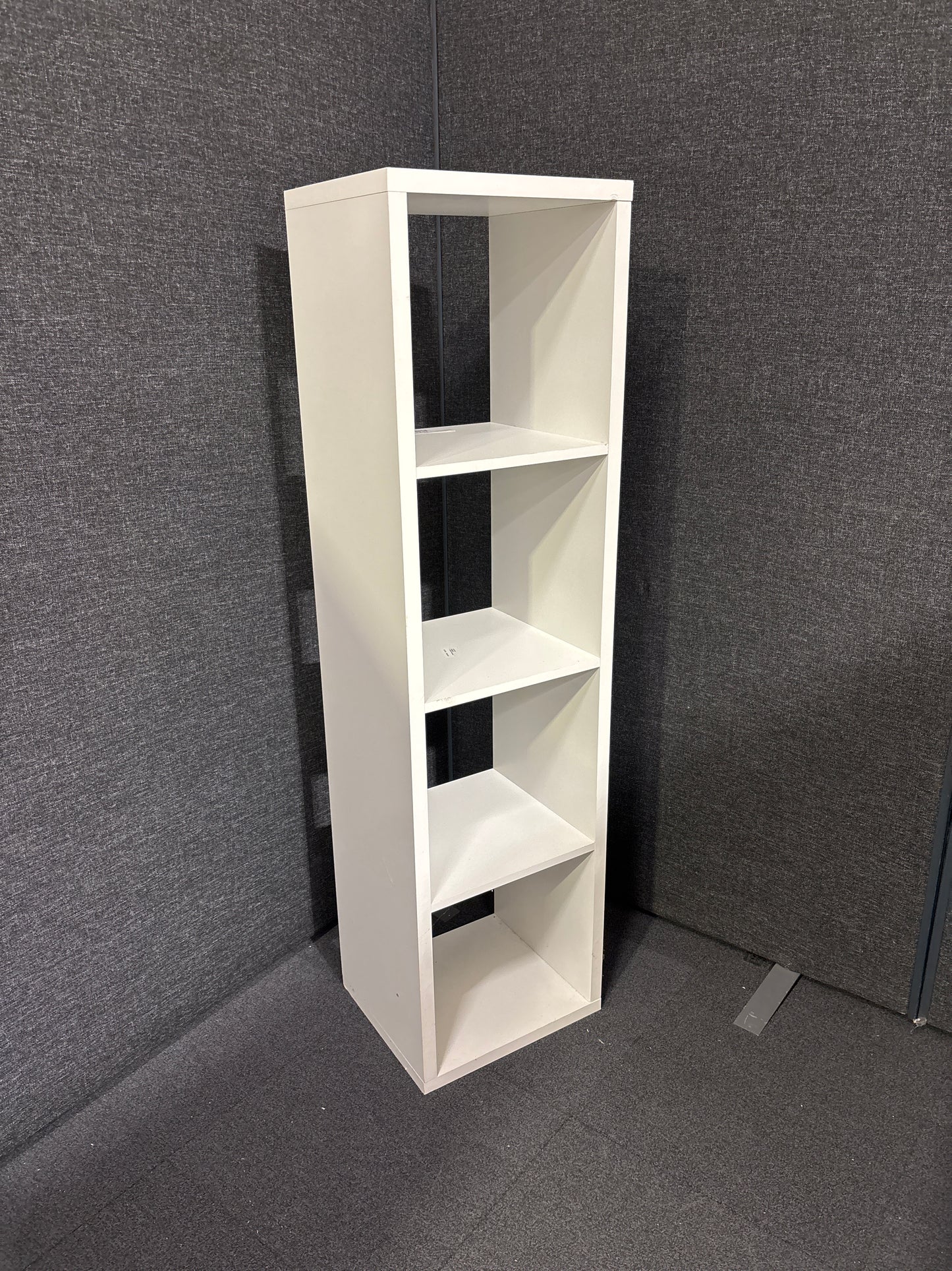White laminate 4 shelf open bookcase (H 142 x W 38 x D 33 cm) 3225