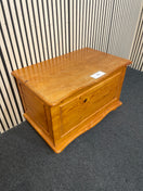 Large pine blanket box (H 52 x W 83 x D 52 cm)  44584
