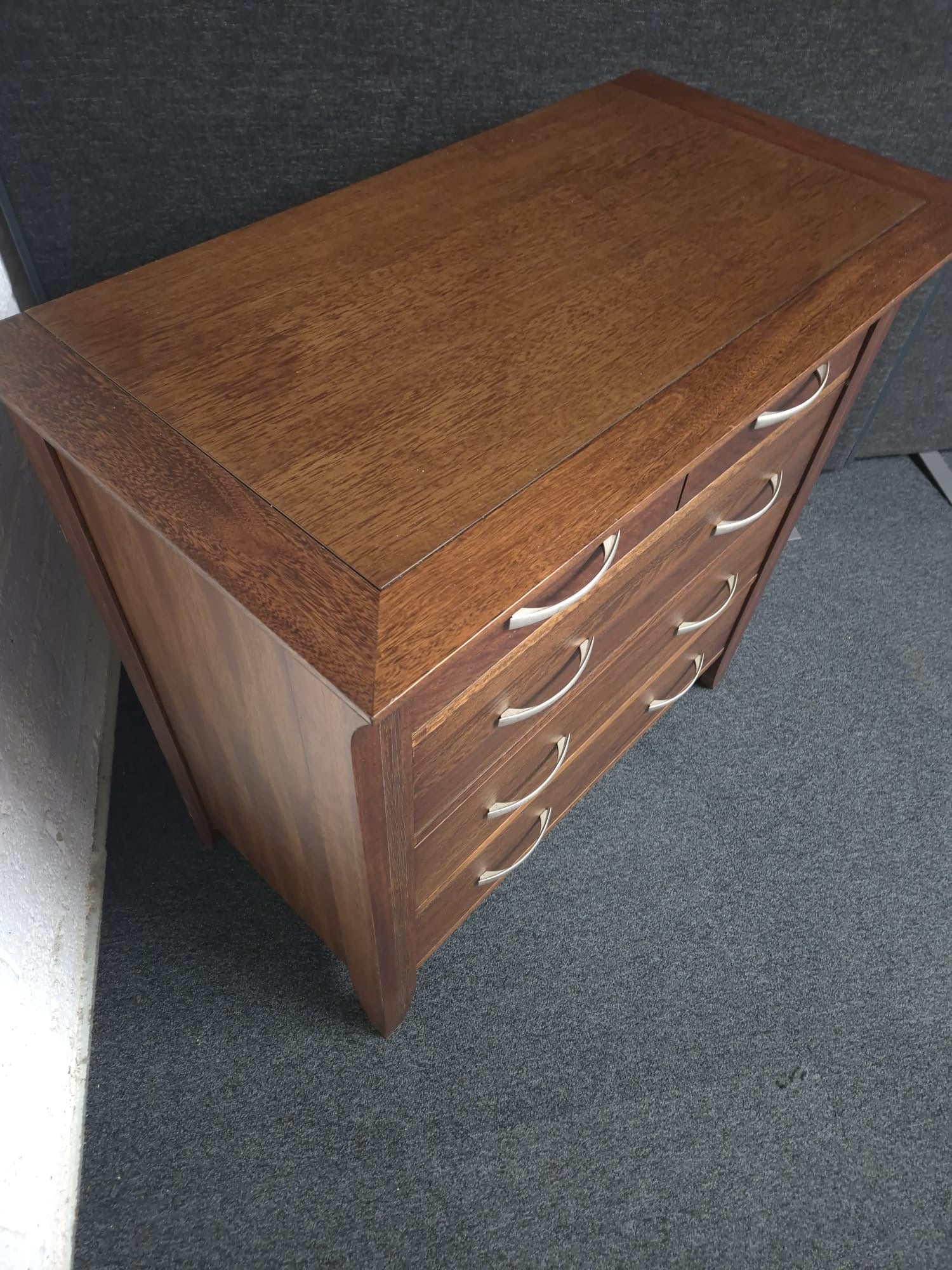 Tall solid dark wood stained 3+2 chest of drawers ( H 930 x W 940 x 500 mm) 1225
