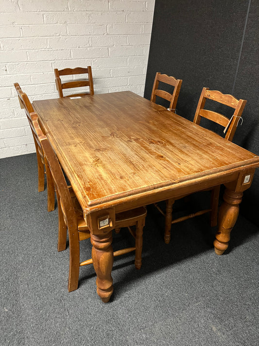 Large solid pine stained 6ft kitchen table(L 1720 x W 1050 mm) with 5 no. matching chairs  1225
