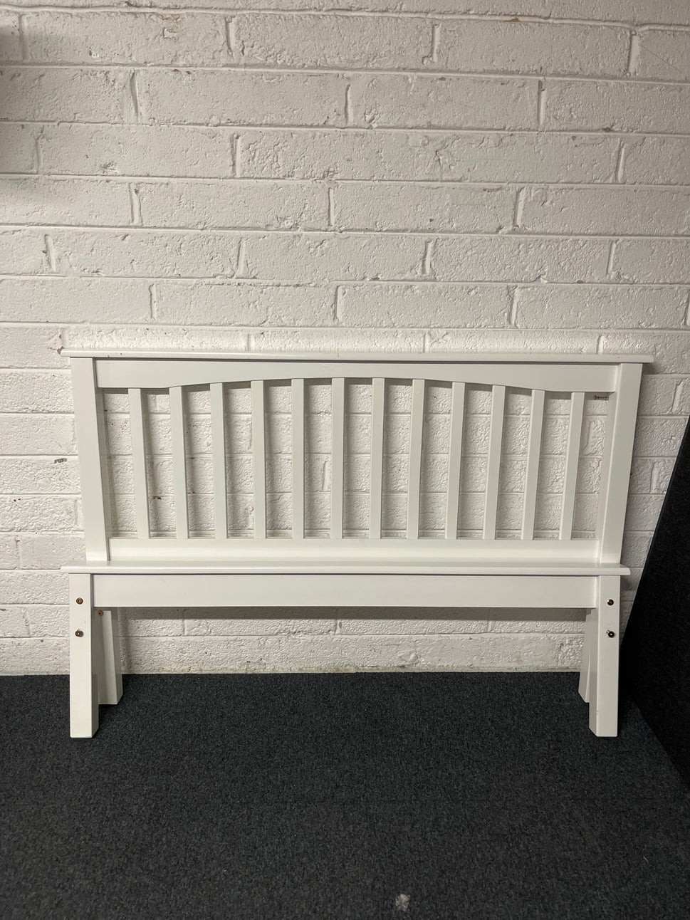 4ft 6 white laminate, metal base bed frame, high end  1225