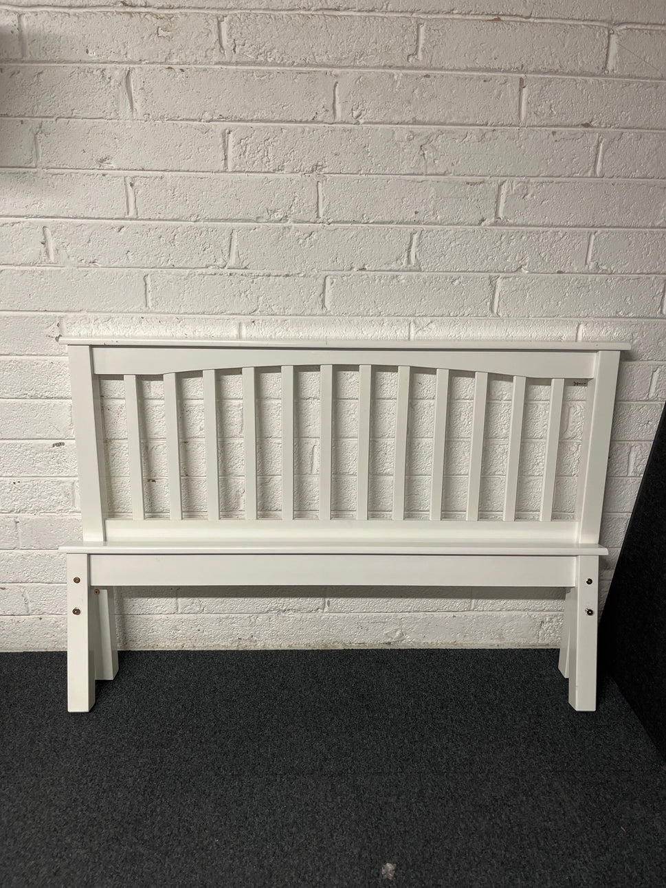 4ft 6 white laminate, metal base bed frame, high end  1225