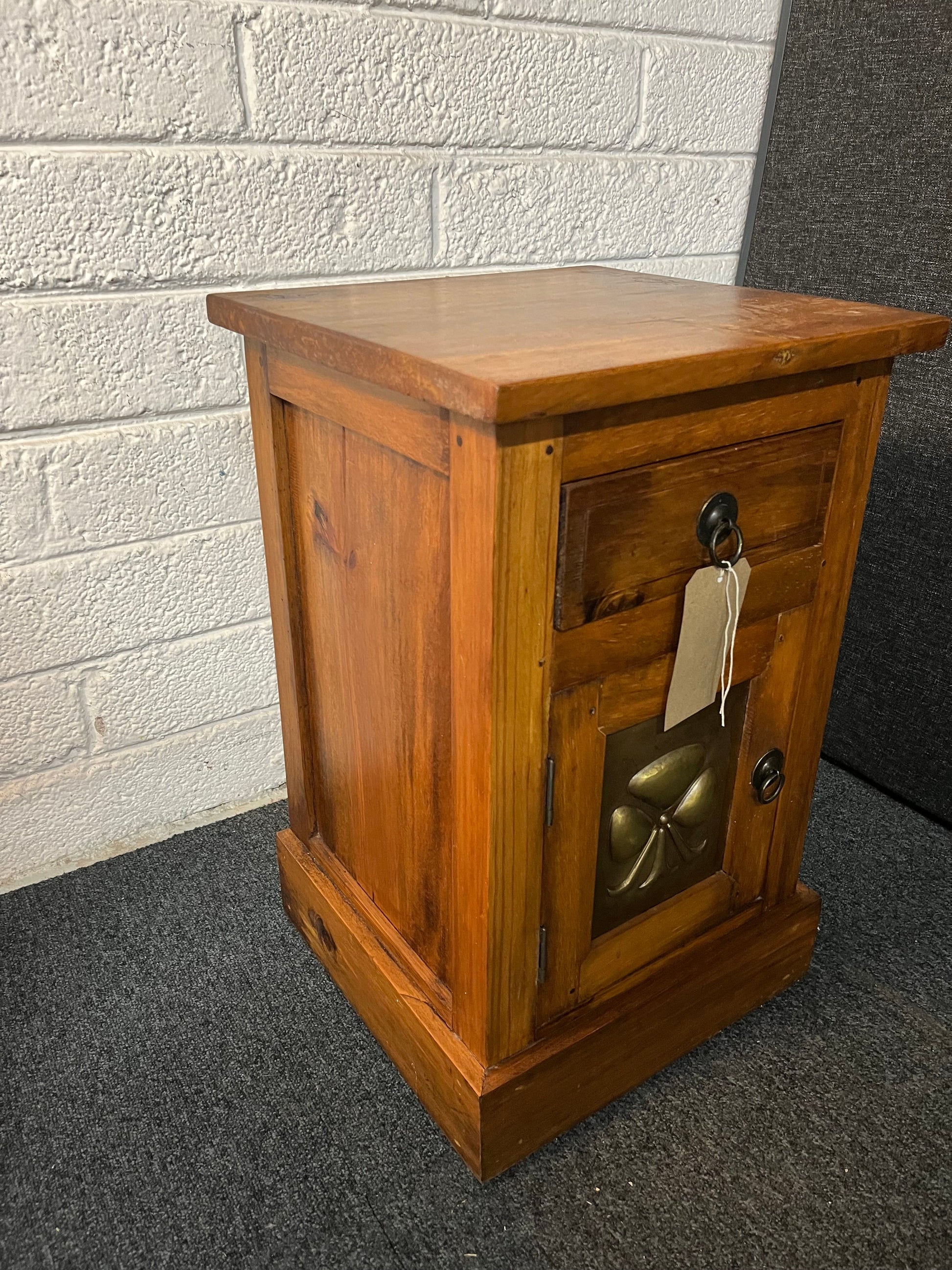 1 door 1 drawer bedside locker with central door design 1225
