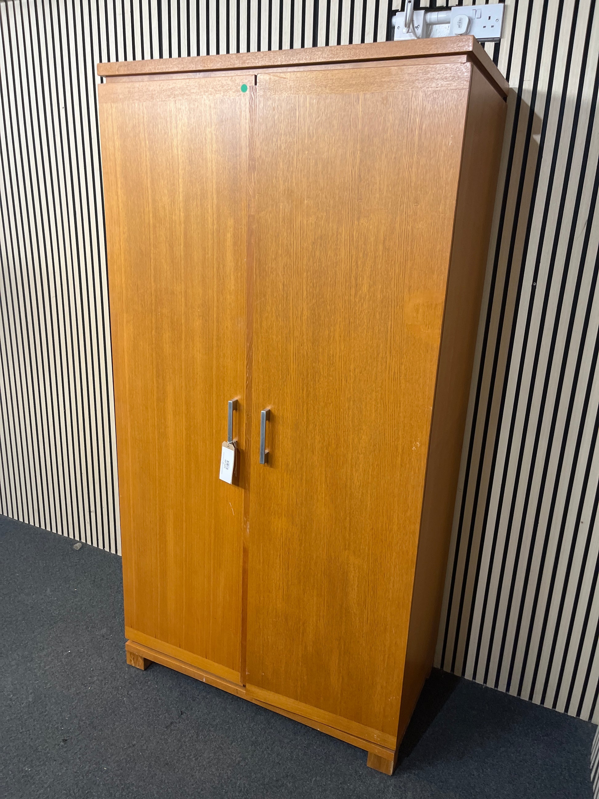Tall walnut 2 door wardrobe (H 195 x W 103 x D 53 cm) 2226