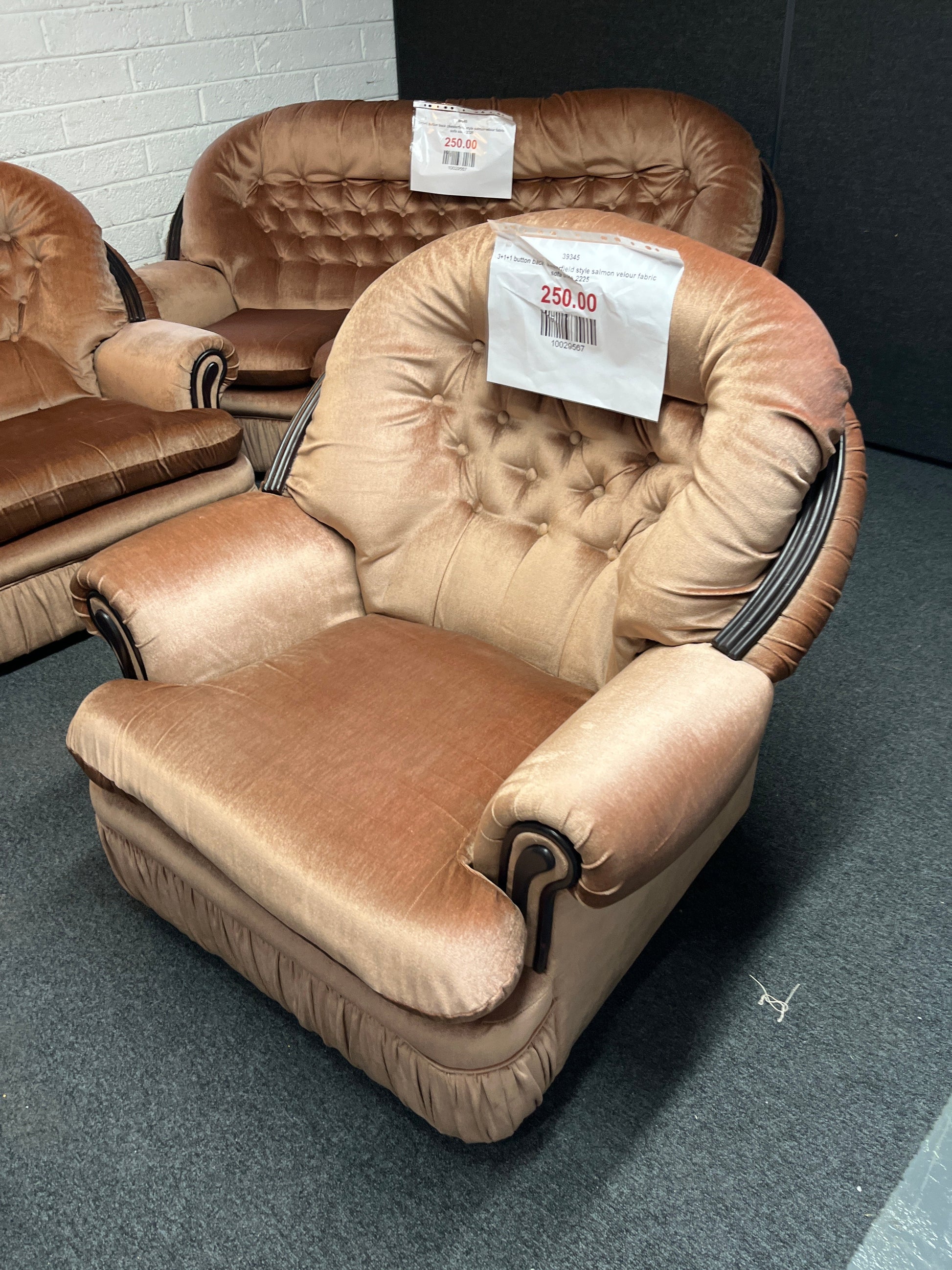 3+1+1 button back chesterfield style salmon velour fabric sofa suite 2225