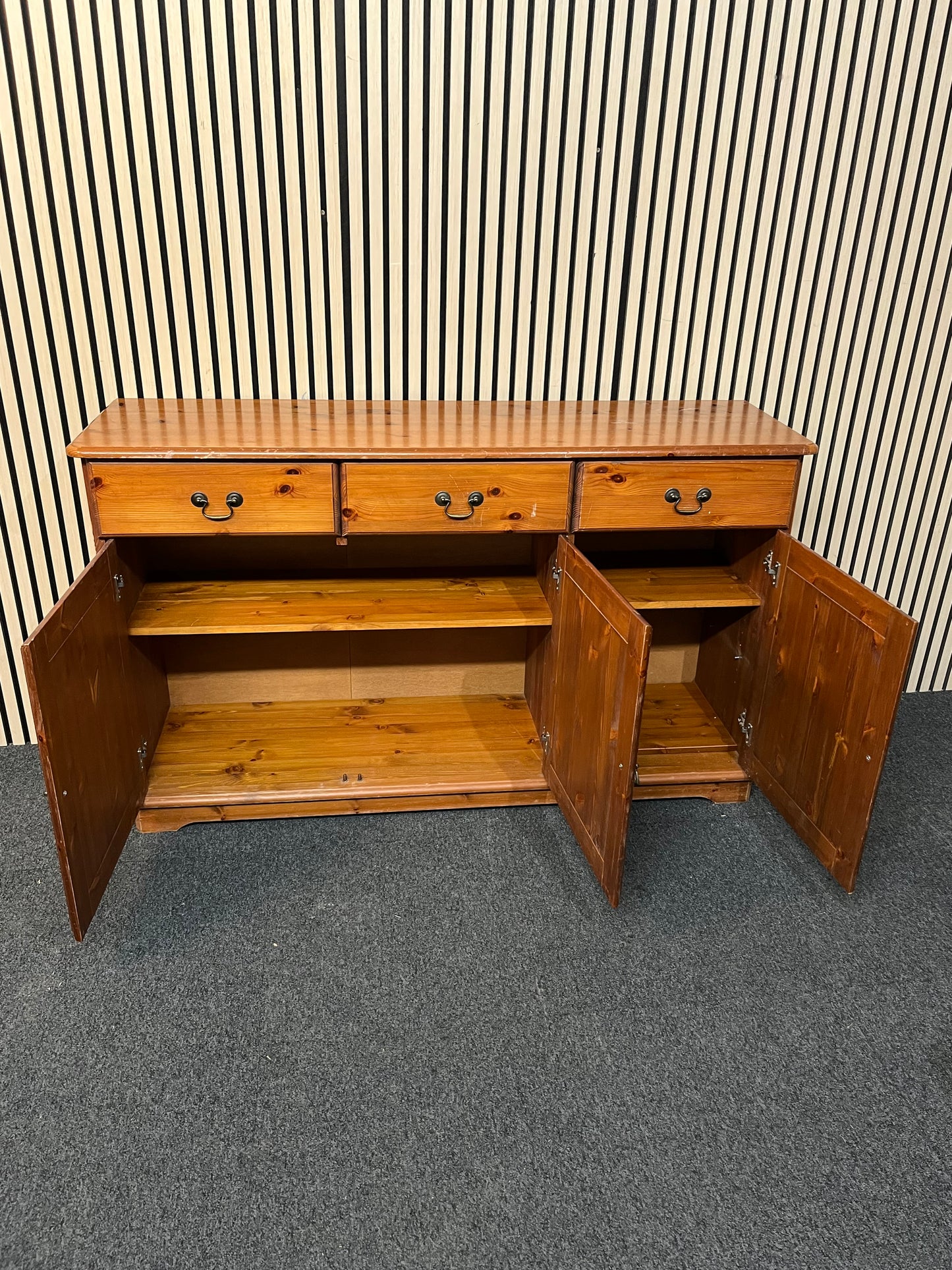 Natural pine tall 3 door 3 drawer sideboard (H 85 x W 140 x D 40 cm) 2425