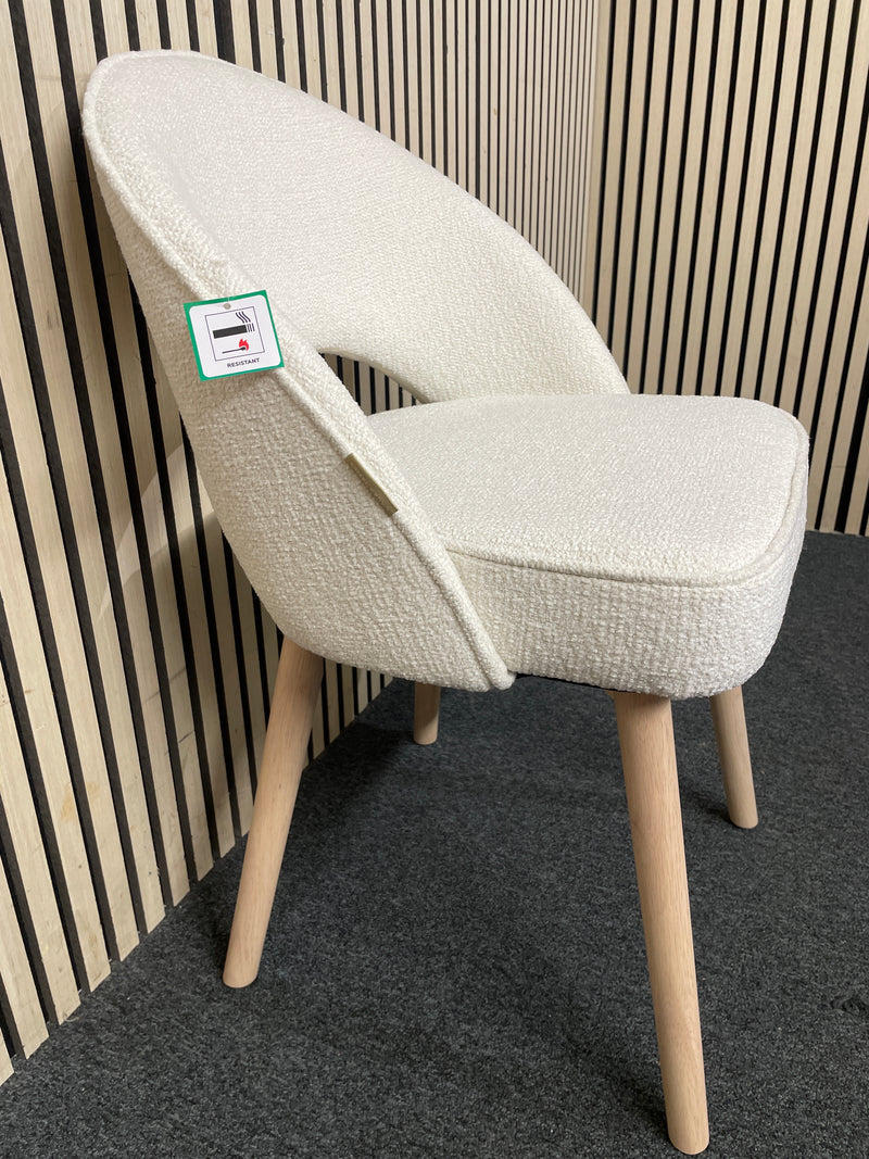 BRAND NEW Marilyn Eccre Boucle fabric curved back rest dining chair in white wash oak frame  44550