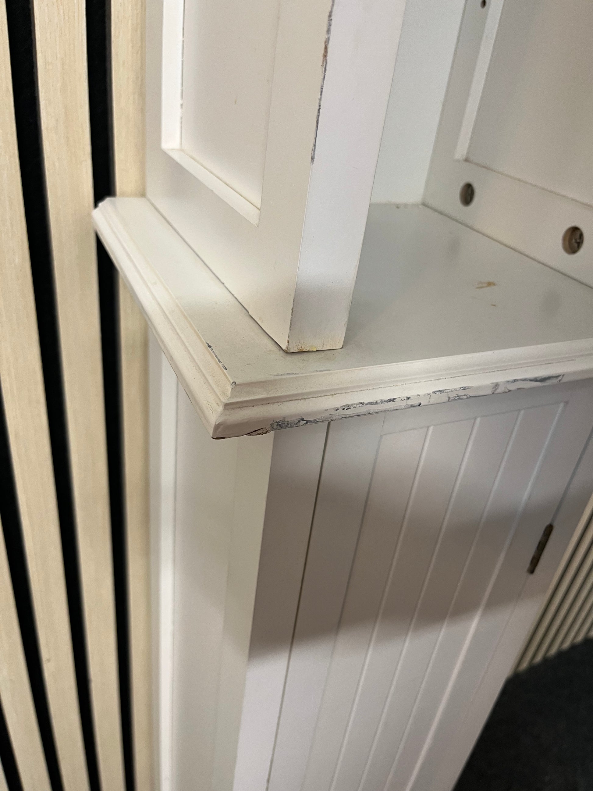 Slim white painted 1 door bathroom unit with top shelves (H 170 x W 30 x 25 cm) 2325