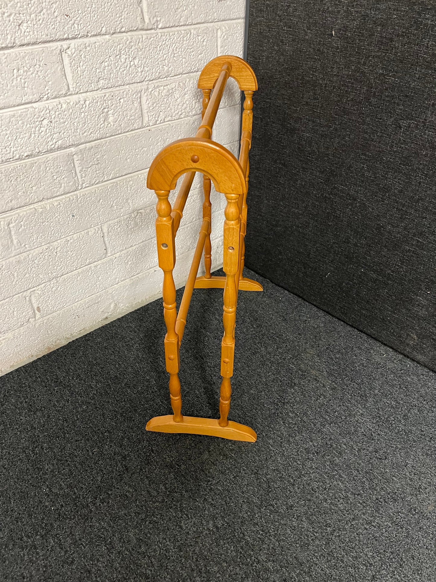 Hardwood towel rack 1225