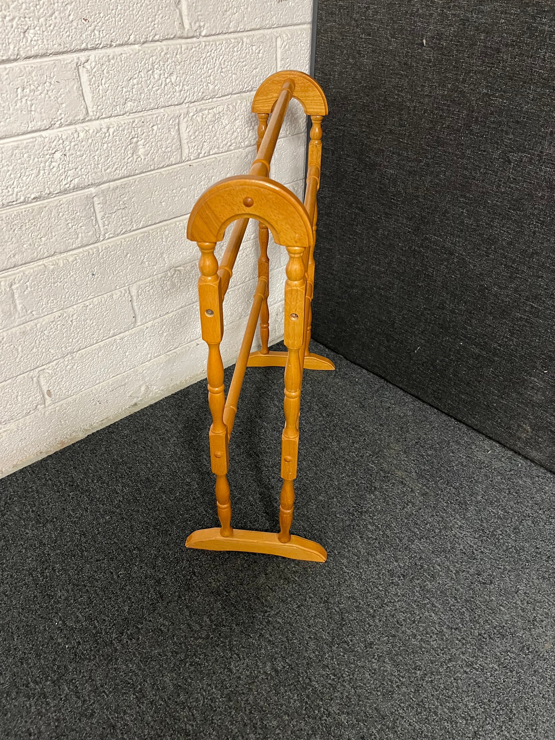Hardwood towel rack 1225