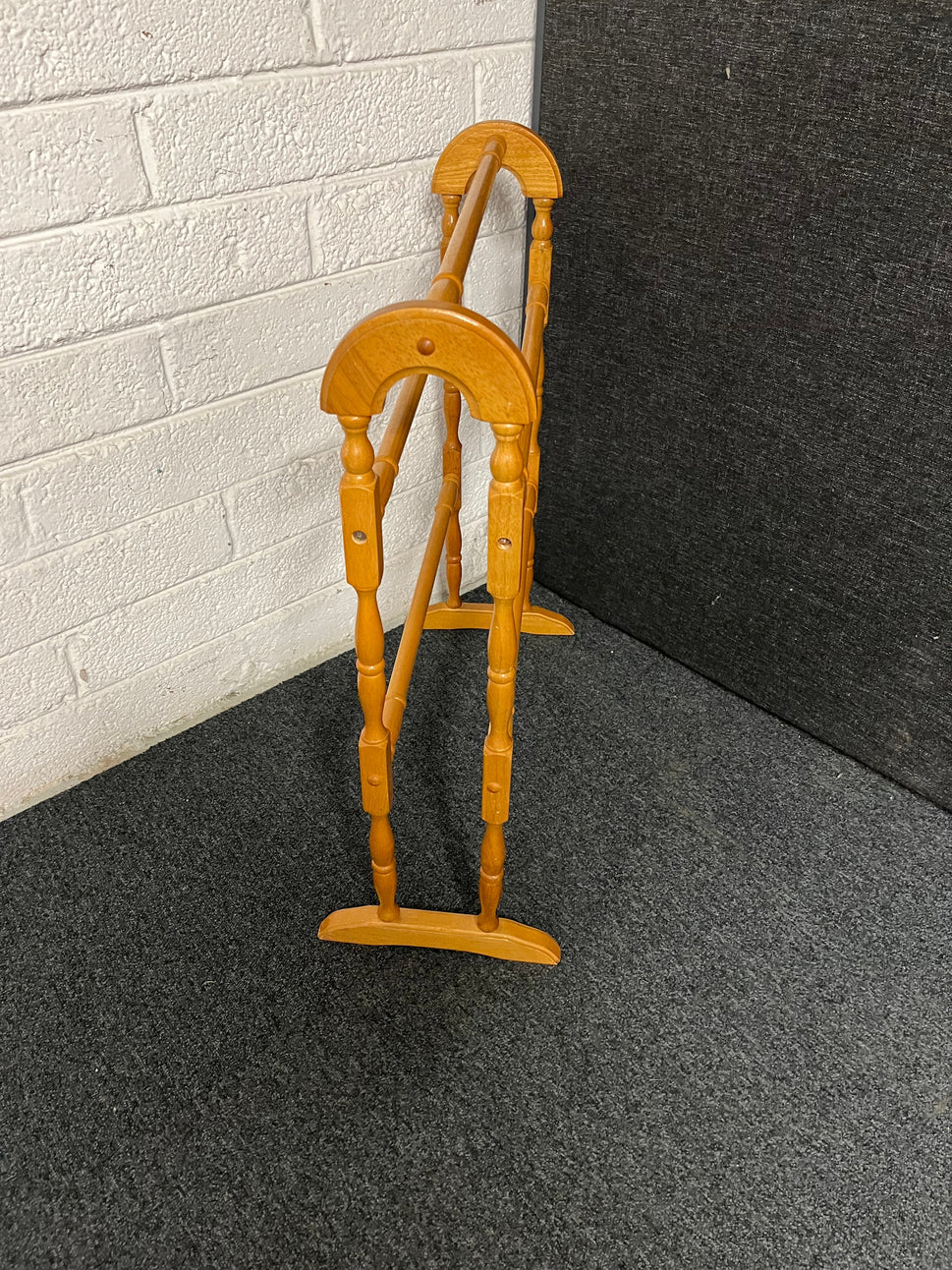 Hardwood towel rack 1225