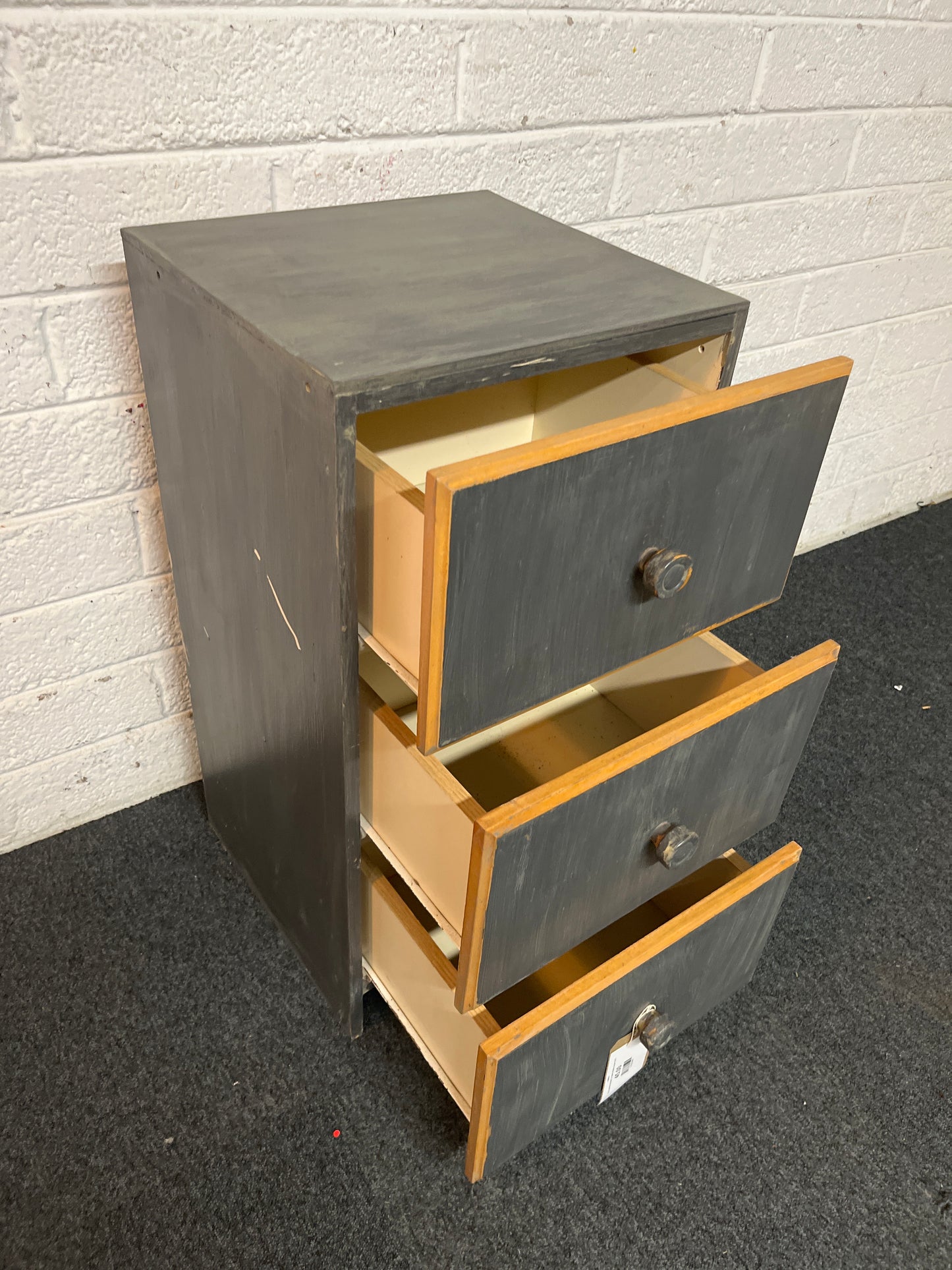 Grey painted wooden 3 drawer bedside locker 3225