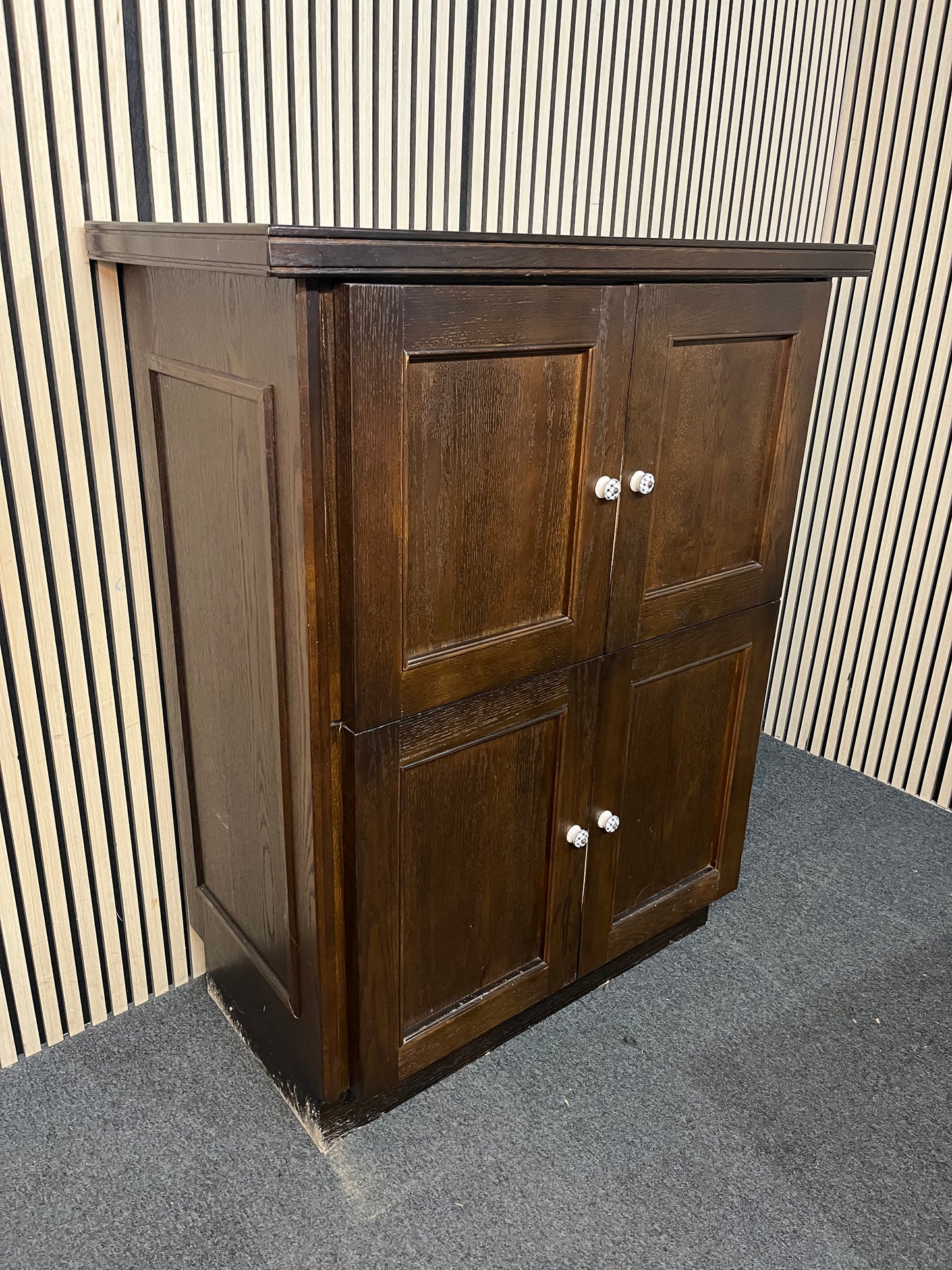 4 door darkwood laminate tv unit (H 139 x W 110 x D 56 cm) 2226
