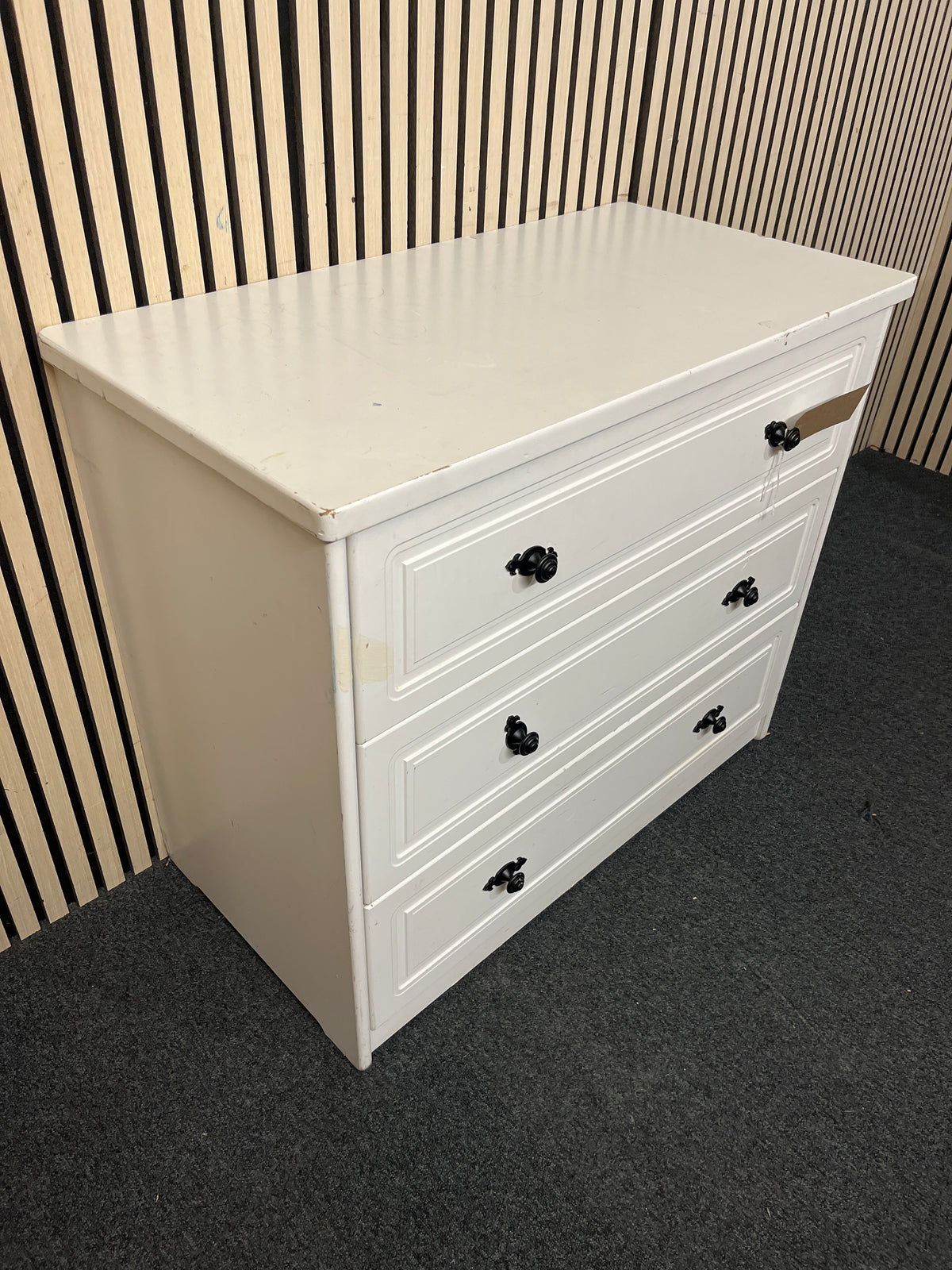 White laminate 3 drawer chest of drawers (H 80 x W 90 x D 47 cm)  44323