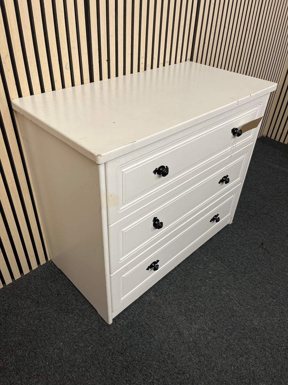 White laminate 3 drawer chest of drawers (H 80 x W 90 x D 47 cm)  44323
