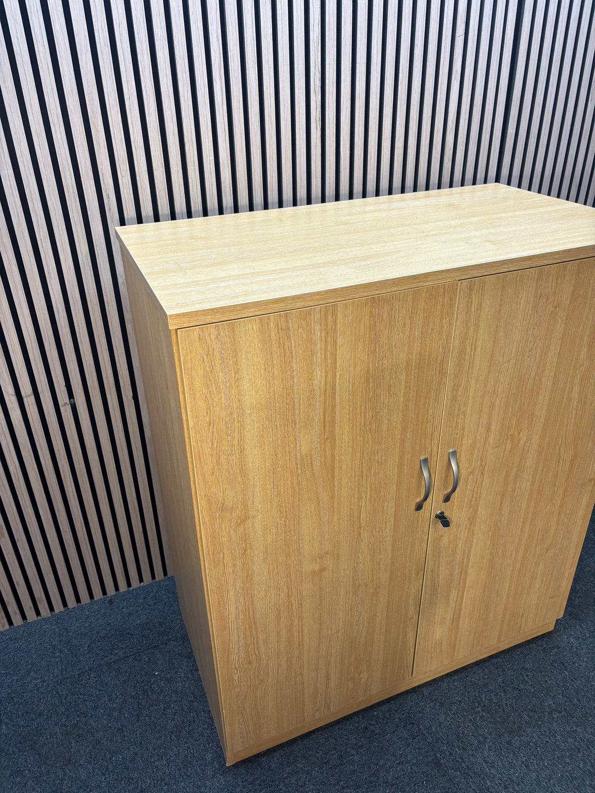Medium 2 door oak laminate storage unit with internal metal shelves and handles. 120Hx102Wx55D  J3920
