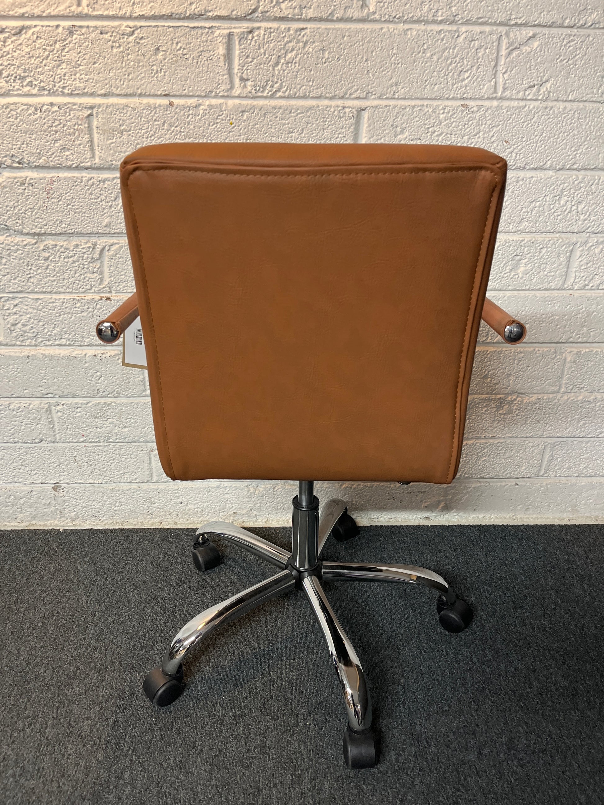 SECONDHAND Brown leatherette swivel chair with chrome base