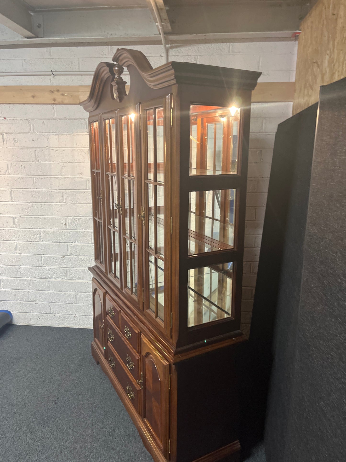 Large ornate mahogany display case with 4 glass doors, 3 base drawers and 3 base doors with mirrored back (H 214 x 138 x D 42 cm) 2225