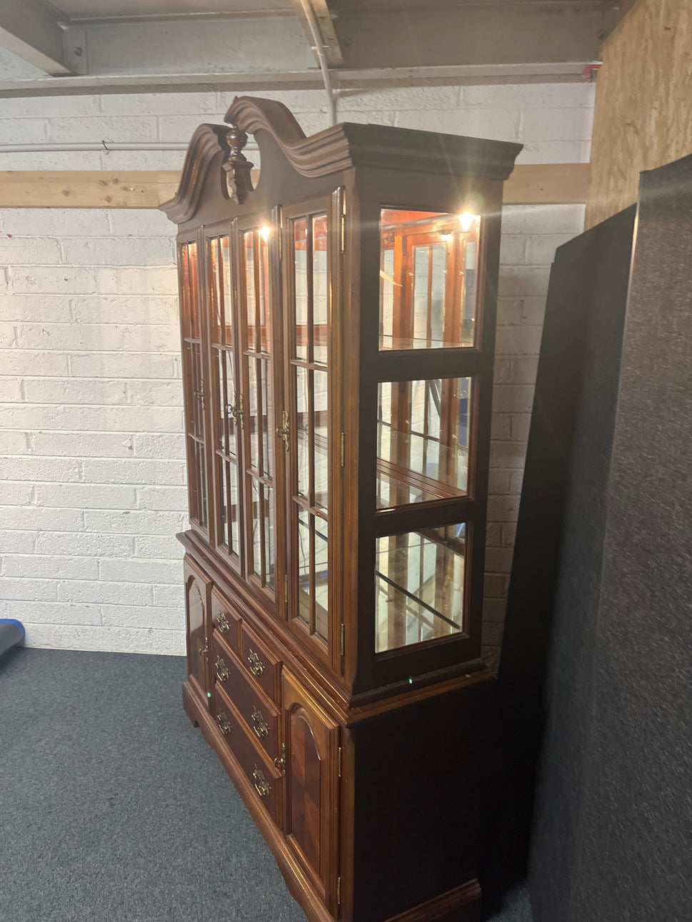 Large ornate mahogany display case with 4 glass doors, 3 base drawers and 3 base doors with mirrored back (H 214 x 138 x D 42 cm) 2225