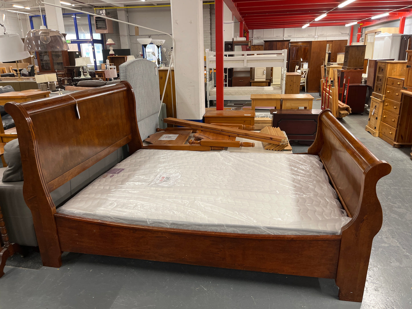 5ft high end mahogany framed sleigh bed 1325