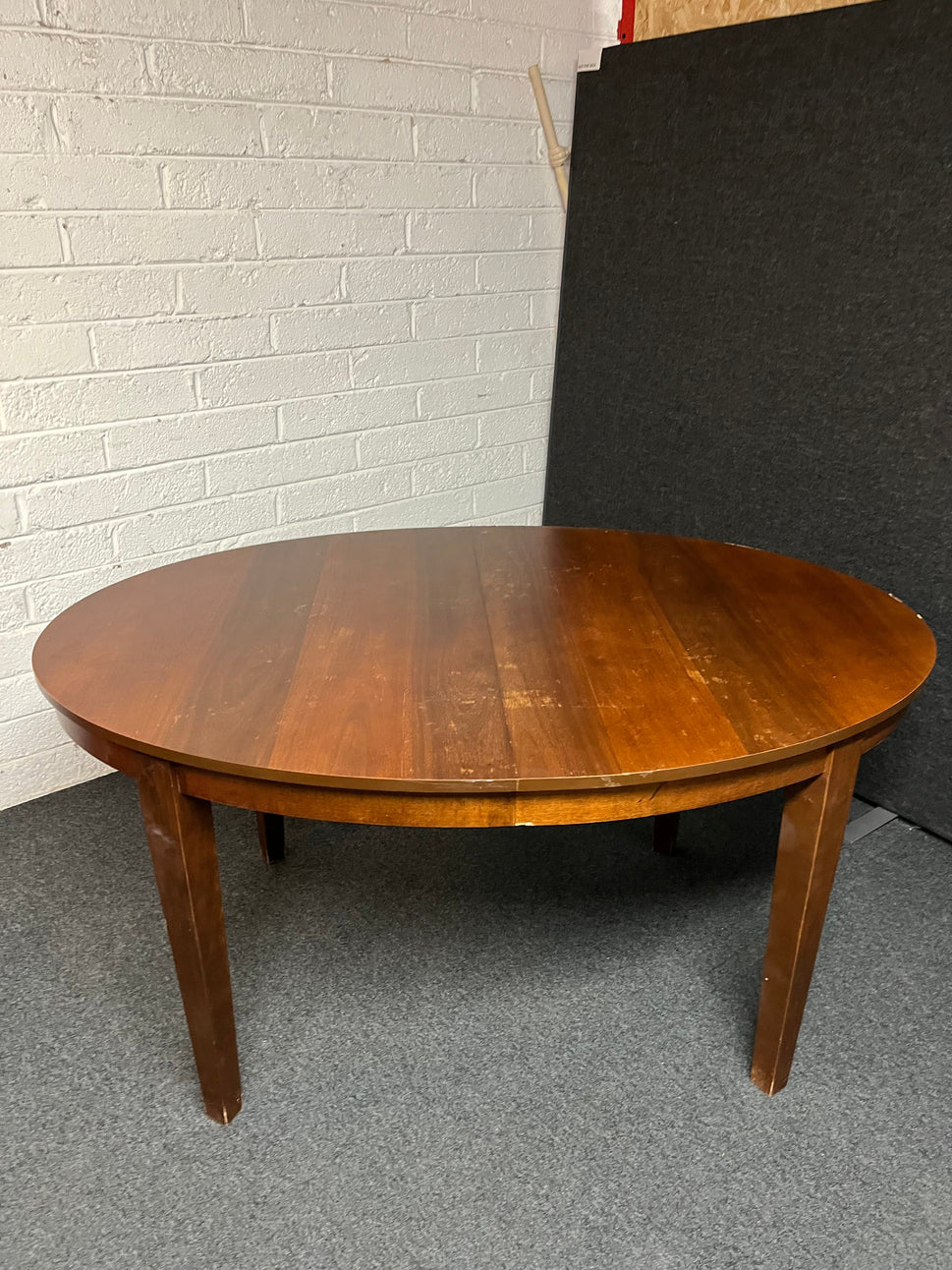 Oval extendable mahogany dining table with 2 no. carvers and 4 no. dining chairs with mustard fabric seat 2225