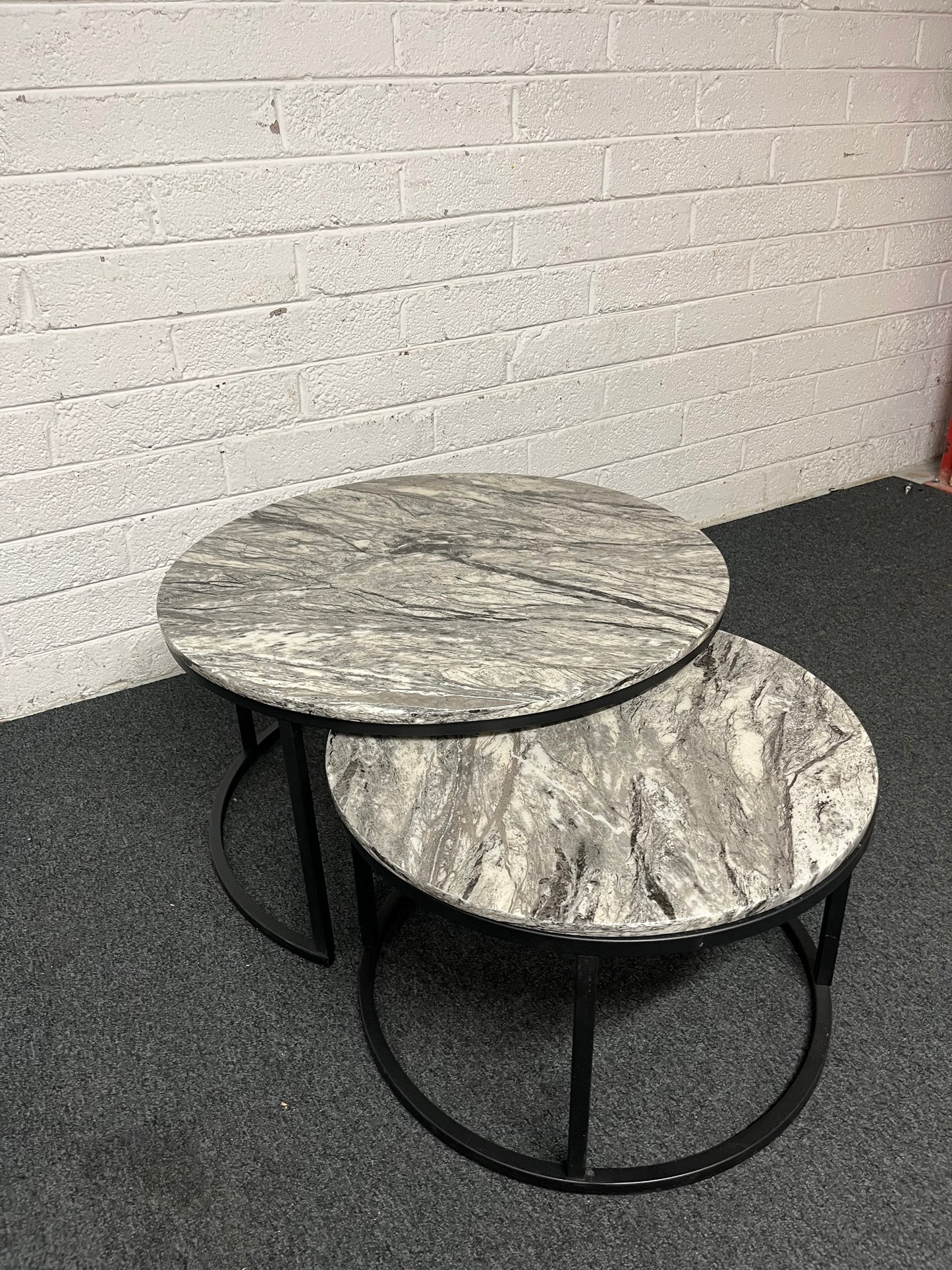 Grey granite circular top, black metal frame nest of 2 coffee tables (800W & 600W 430H) 3225